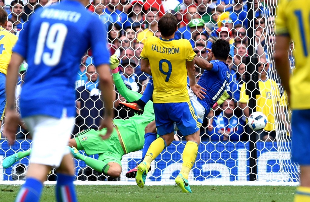 TOULOUSE, FRANCE - JUNE 17: Eder of Italy #17 scores his sides first goal during the UEFA EURO 2016 Group E match between Italy and Sweden at Stadium Municipal on June 17, 2016 in Toulouse, France. (Photo by Claudio Villa/Getty Images)