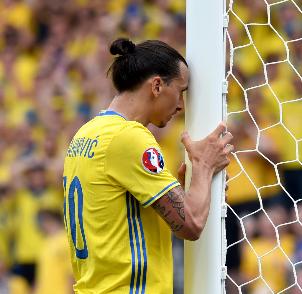 TOULOUSE, FRANCE - JUNE 17: Zlatan Ibrahimovic of Sweden looks dejected during the UEFA EURO 2016 Group E match between Italy and Sweden at Stadium Municipal on June 17, 2016 in Toulouse, France. (Photo by Claudio Villa/Getty Images)