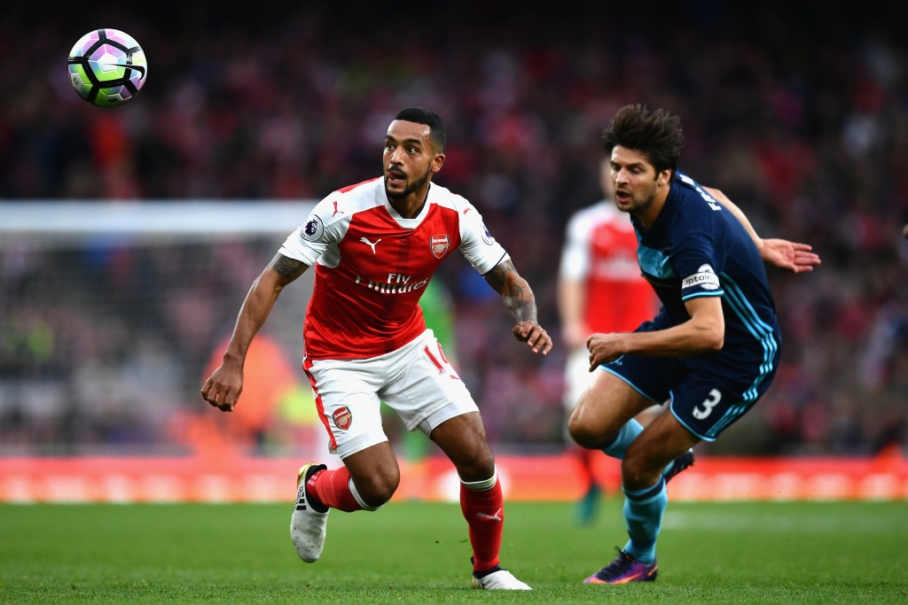 LONDON, ENGLAND - OCTOBER 22: Theo Walcott of Arsenal (L) watches the ball while George Friend of Middlesbrough (R) attempts to chase him down during the Premier League match between Arsenal and Middlesbrough at Emirates Stadium on October 22, 2016 in London, England. (Photo by Dan Mullan/Getty Images)