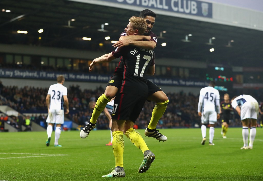 WEST BROMWICH, ENGLAND - OCTOBER 29: Ilkay Gundogan of Manchester City (L) celebrates scoring his sides fourth goal with Kevin De Bruyne of Manchester City (R) during the Premier League match between West Bromwich Albion and Manchester City at The Hawthorns on October 29, 2016 in West Bromwich, England. (Photo by Matthew Lewis/Getty Images)