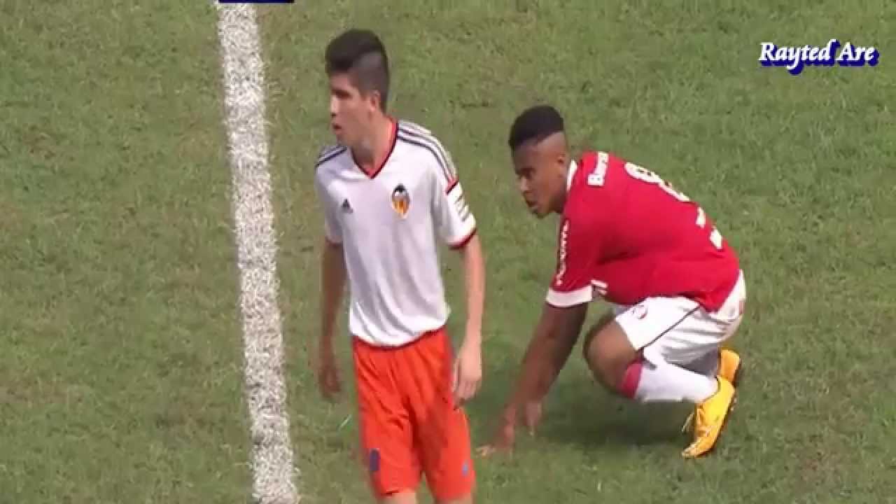 Allan Rodrigues de Souza (Internacional) vs Valencia (Jan 4, 2015)
