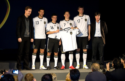 Mertesacker and Schweinsteiger with the national team.
(Photo by GES/ Neues Trikot der Nationalmannschaft, 10.11.2009)