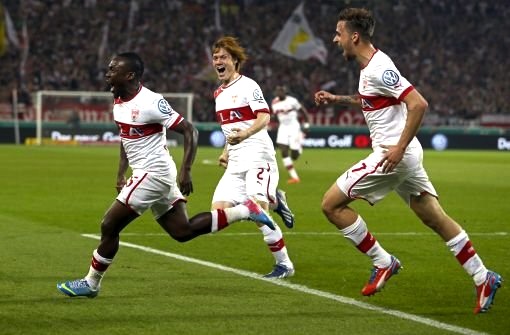 Stuttgart defeat Freiburg to advance to the DFB-Pokal final thanks to goals from Arthur Boka and Martin Harnik.