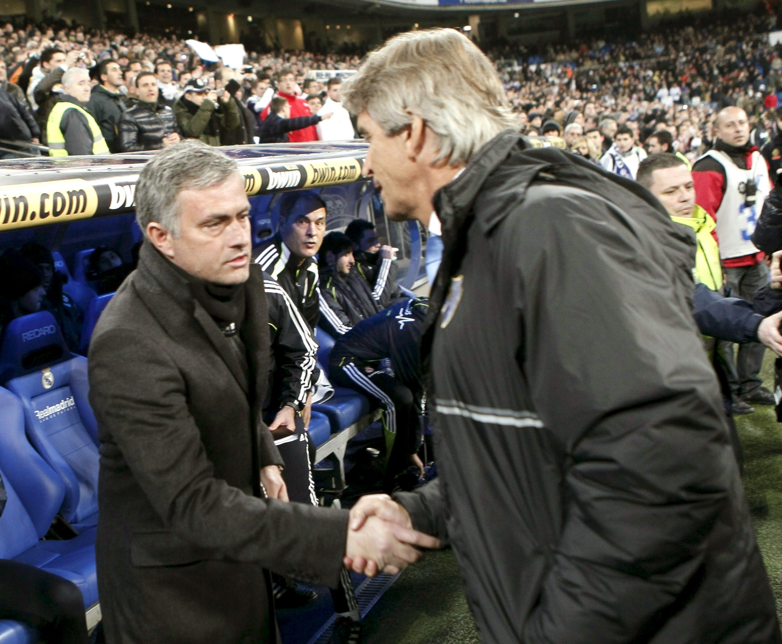 epa02613504 Malaga CF Chilean coach Manuel Pellegrini (R) shakes hands with Real Madrid's Portuguese coach Jose Mourinho (L) prior to the Spanish Primera Division soccer match between Real Madrid and Malaga CFplayed at the Santiago Bernabeu stadium in Madrid, Spain, 03 March 2011.  EPA/Paco Campos