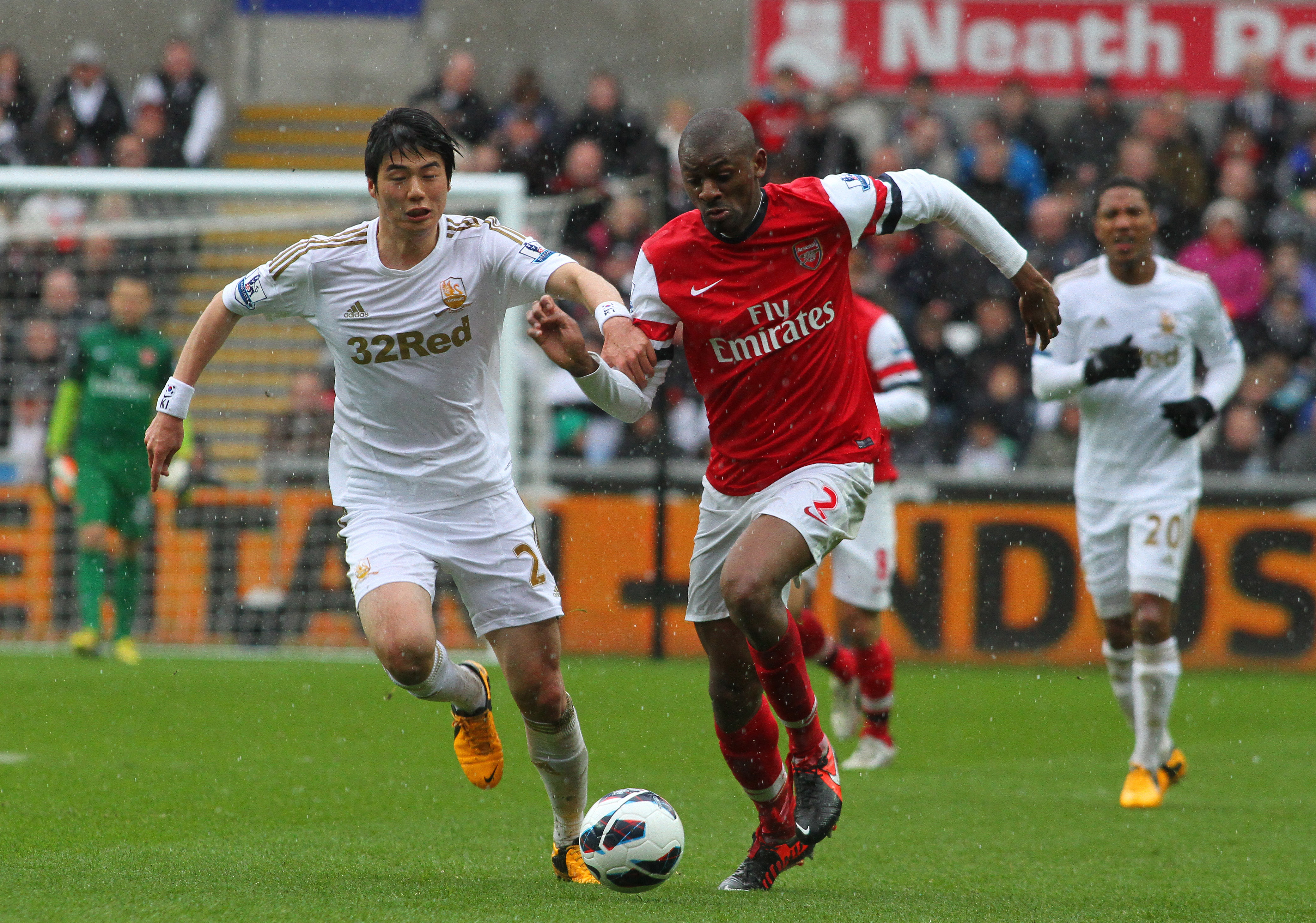 epa03627670 Ki Sung-Yeung (L) of Swansea and  Abou Diaby (R) of  Arsenal vie for the ball during the English Premiers League football match played between Swansea City FC and Arsenal FC at Swansea's Liberty Stadium, Swansea, Britain, 16 March 2013.  EPA/GEOFF CADDICK DataCo terms and conditions apply. https://www.epa.eu/downloads/DataCo-TCs.pdf