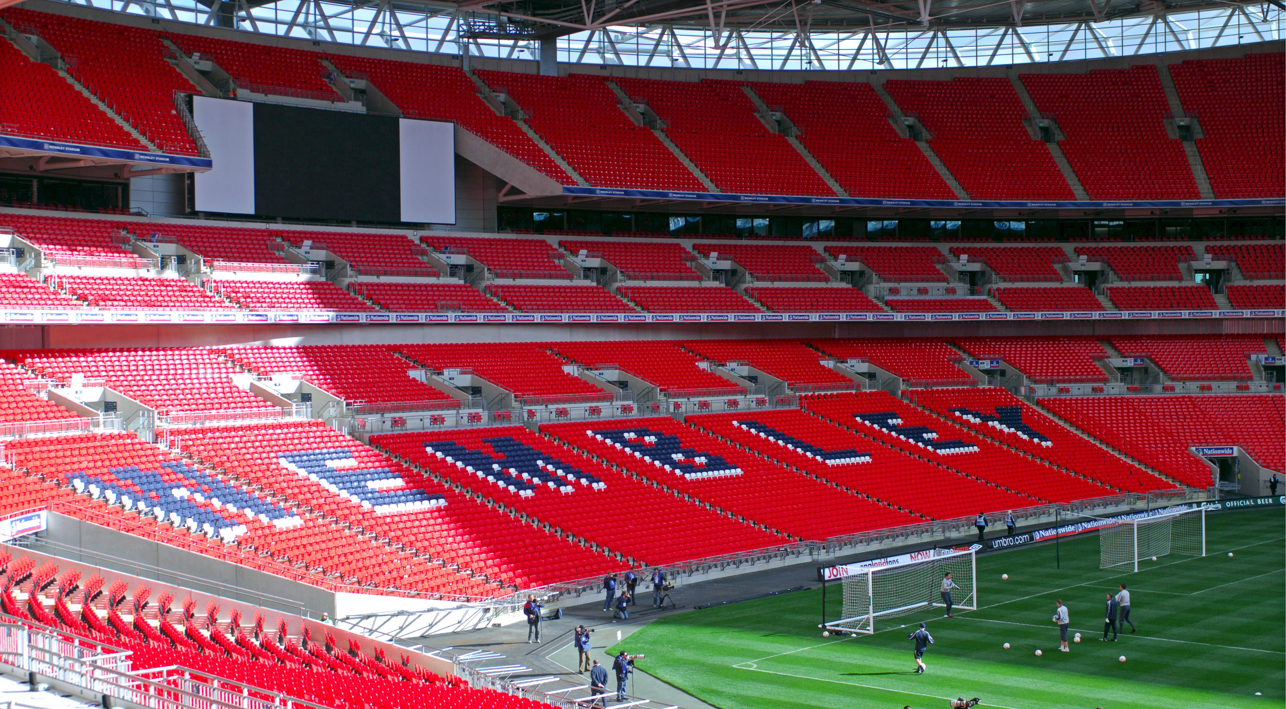 epa03684274 (FILE) A file picture dated 21 March 2007 shows an interior view of the Wembley Stadium in north west London, Britain. Borussia Dortmund will face Bayern Munich in an all-German 2013 Champions League final at Wembley on 25 May 2013.  EPA/DANIEL HAMBURY
