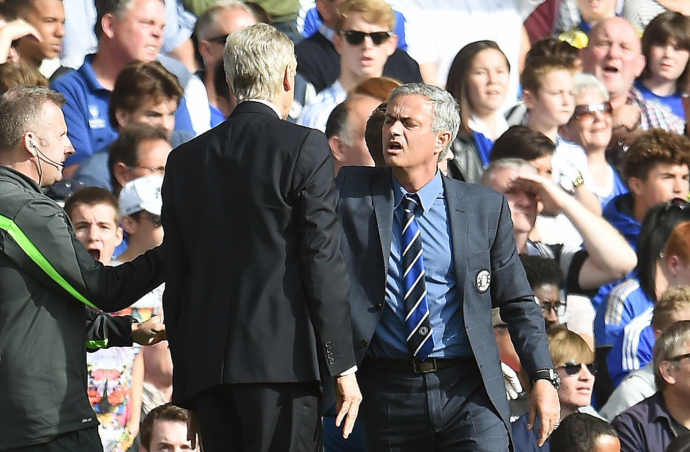 epaselect epa04433223 Chelsea's manager Jose Mourinho (R) has an altercation with Arsenal manager Arsene Wenger (C) during the English Premier League soccer match between Chelsea FC and Arsenal FC at Stamford Bridge in London, Britain, 05 October 2014.  EPA/ANDY RAIN DataCo terms and conditions apply 
http://www.epa.eu/files/Terms%20and%20Conditions/DataCo_Terms_and_Conditions.pdf