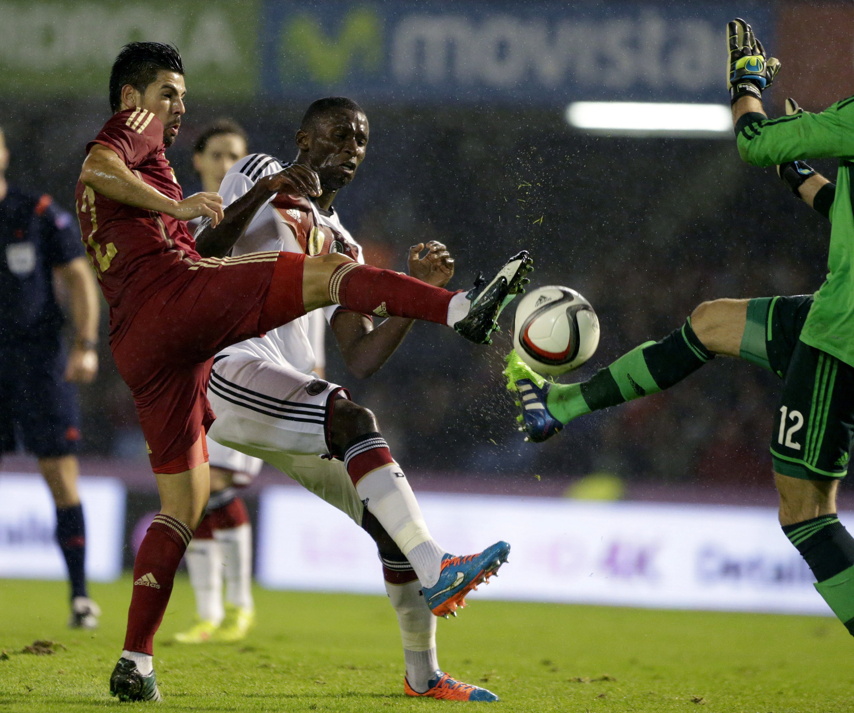 epa04494850 German defender Antonio Rudiger (C) and goalkeeper Ron-Robert Zieler (R) duel for the ball with Spanish striker Manuel Agudo 'Nolito' (L) during the friendly soccer game between Spain and Germany held at Balaidos stadium in Vigo, northwestern Spain, 18 November 2014.  EPA/Lavandeira Jr.  EPA/Lavandeira Jr.