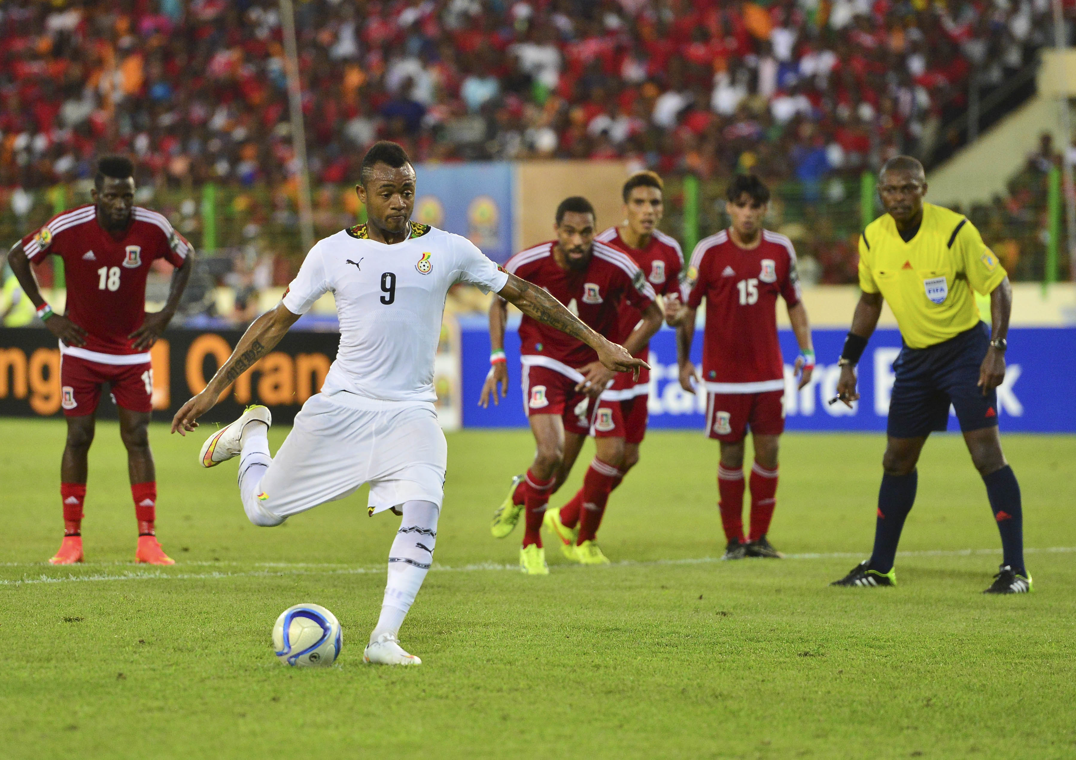 epa04605231 Jordan Ayew of Ghana scores a penalty during the 2015 Africa Cup of Nations semi final match between Ghana and Equatorial Guinea at the Malabo Stadium, Malabo, Equatorial Guinea on 05 February 2015.  EPA/BARRY ALDWORTH UK AND IRELAND OUT