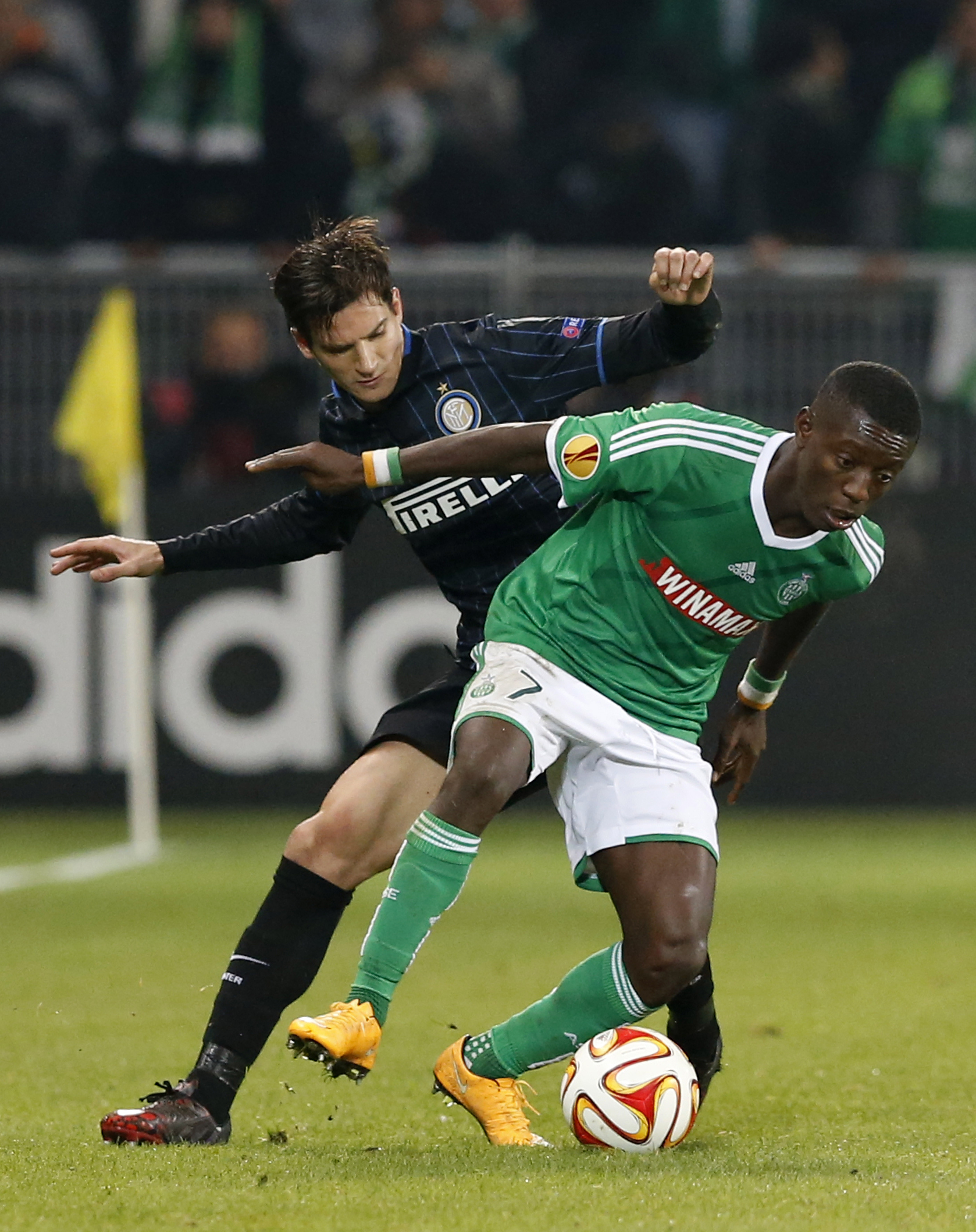 epa04479485 Marco Andreolli (L) of FC Inter-Milan vies for the ball with Max-Alain Gradel (R) of AS Saint-Etienne during the UEFA Europa League Group F soccer match between AS Saint-Etienne and FC Inter-Milan at Geofroy-Guichard stadium in Saint-Etienne, France, 06 November 2014.  EPA/GUILLAUME HORCAJUELO