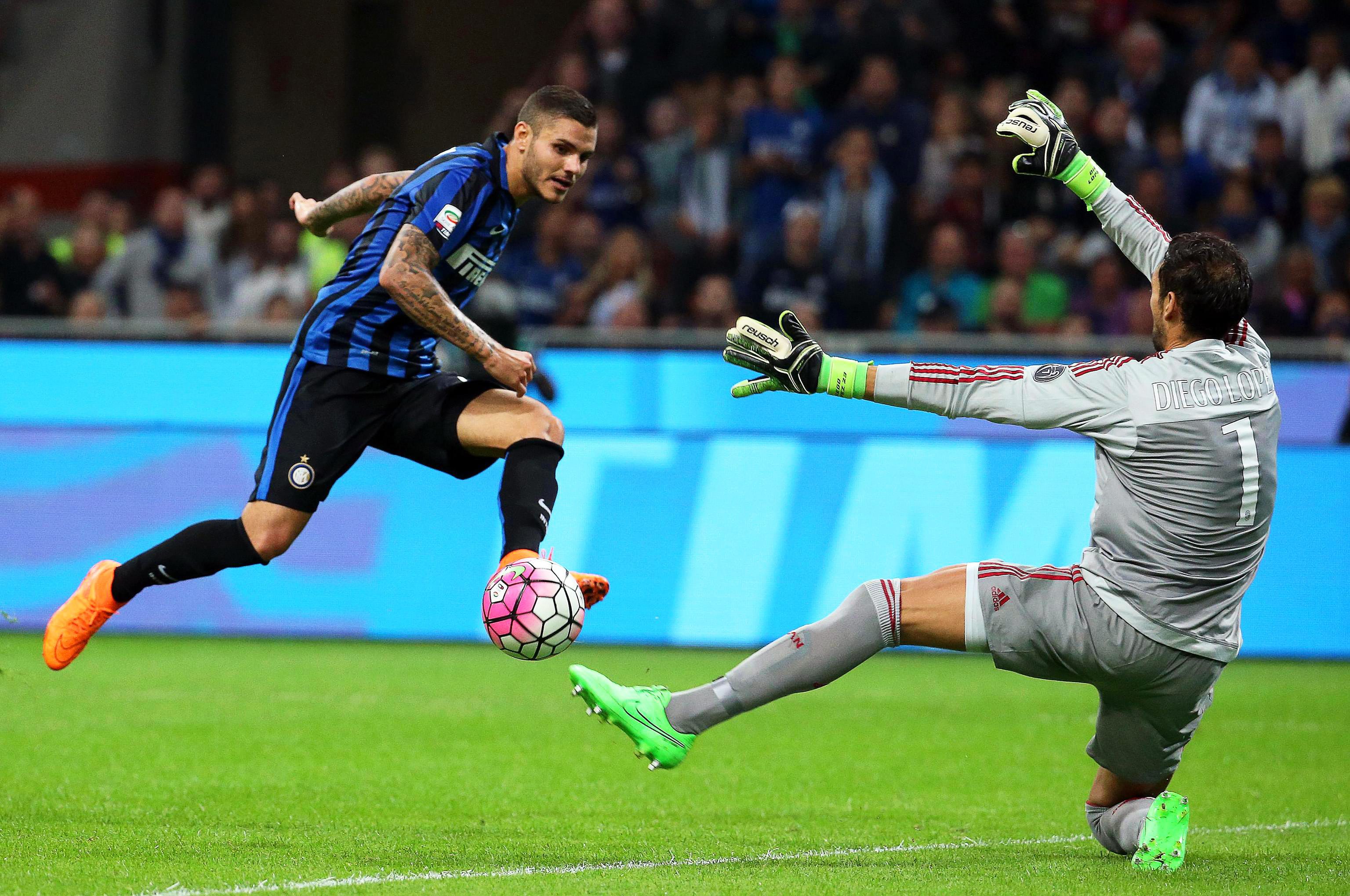 "Go Diego Go" - AC Milan have sufficient squad depth at the Goalkeeping position and could allow the Spaniard to leave amidst interest from Chelsea. (Picture Courtesy - AFP/Getty Images)