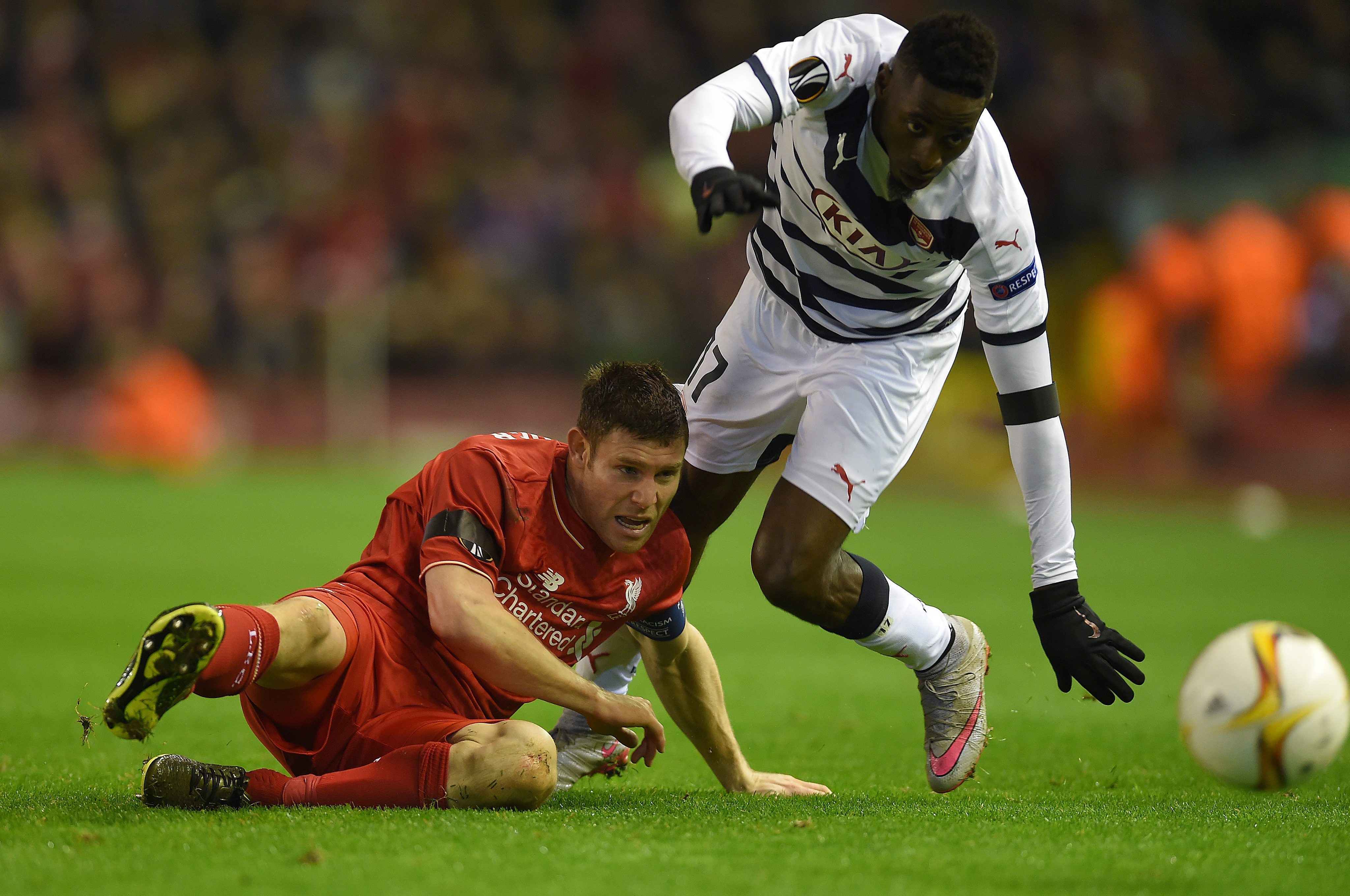 epa05043332 Liverpool's James Milner (L) in action with  Bordeaux's Andre Biyogo Poko (R) during the UEFA Europa League group B soccer match between Liverpool FC and FC Girondins de Bordeaux held at Anfield in Liverpool, Britain, 26 November 2015.  EPA/PETER POWELL