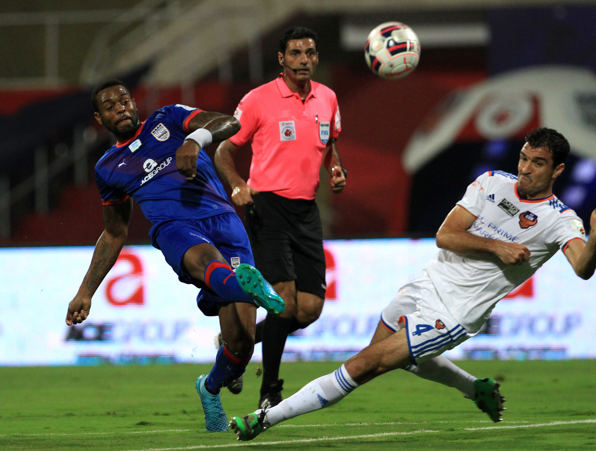 Frederic Piquionne of Mumbai City FC and Luciano Sobrosa of FC Goa in action  during match 21 of the Indian Super League (ISL) season 2  between Mumbai City FC and FC Goa held at the D.Y. Patil Stadium, Navi Mumbai, India on the 25th October 2015.

Photo by Vipin Pawar / ISL/ SPORTZPICS