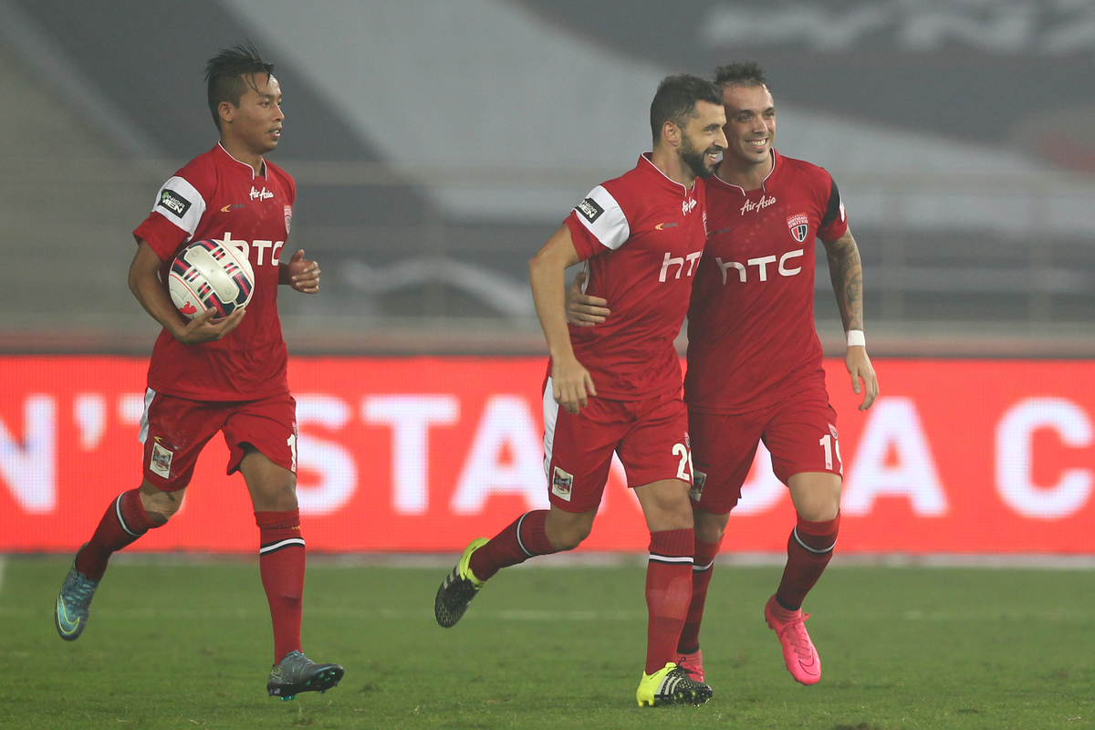 Simao Pedro Da Fonseca Sabrosa of NorthEast United FC celebrates a goal with team players during match 28 of the Indian Super League (ISL) season 2  between Delhi Dynamos FC and NorthEast United FC held at the Jawaharlal Nehru Stadium, Delhi, India on the 3rd November 2015.

Photo by Deepak malik / ISL/ SPORTZPICS