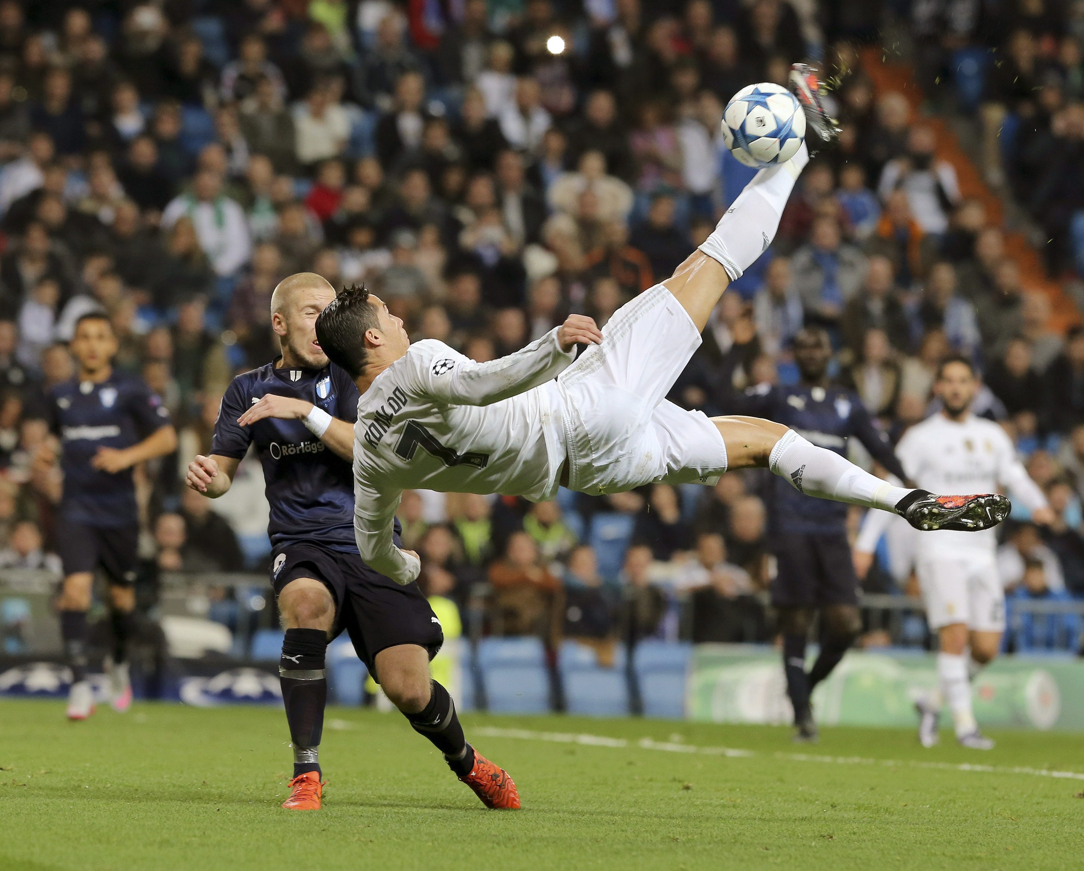 69 июль. Ronaldo Fight. Ronaldo Bicycle Kick.