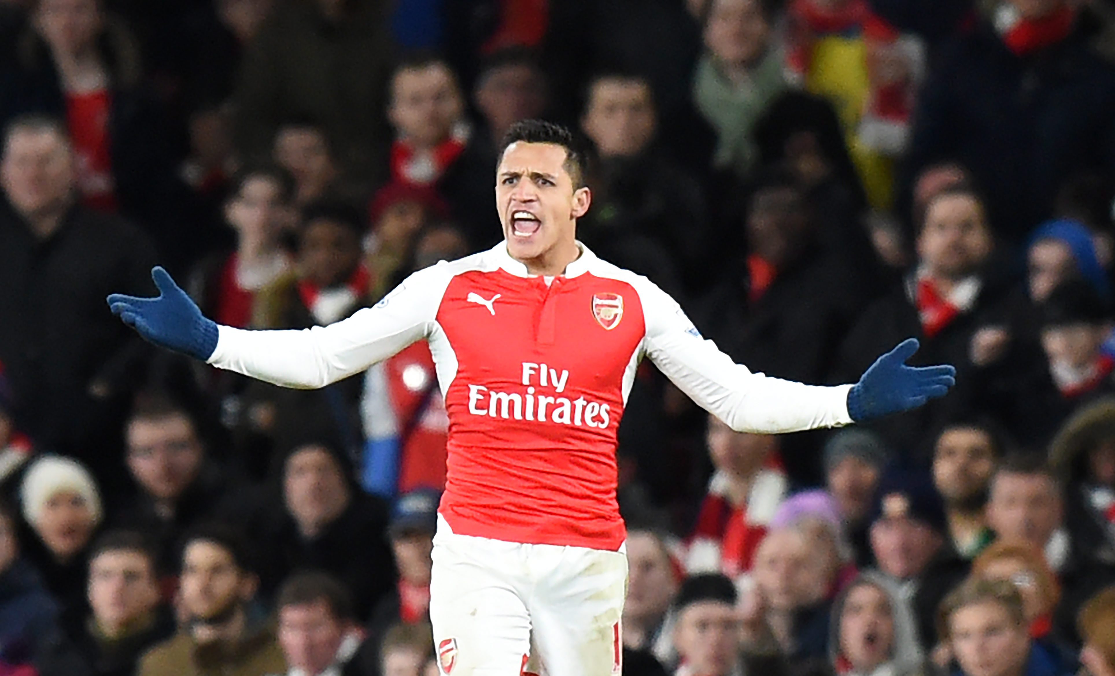 epa05140436 Arsenal Alexis Sanchez reacts during the English Premier League game between Arsenal and Southampton at the Emirates stadium in London, Britain, 02 February 2016.  EPA/FACUNDO ARRIZABALAGA EDITORIAL USE ONLY. No use with unauthorized audio, video, data, fixture lists, club/league logos or 'live' services. Online in-match use limited to 75 images, no video emulation. No use in betting, games or single club/league/player publications