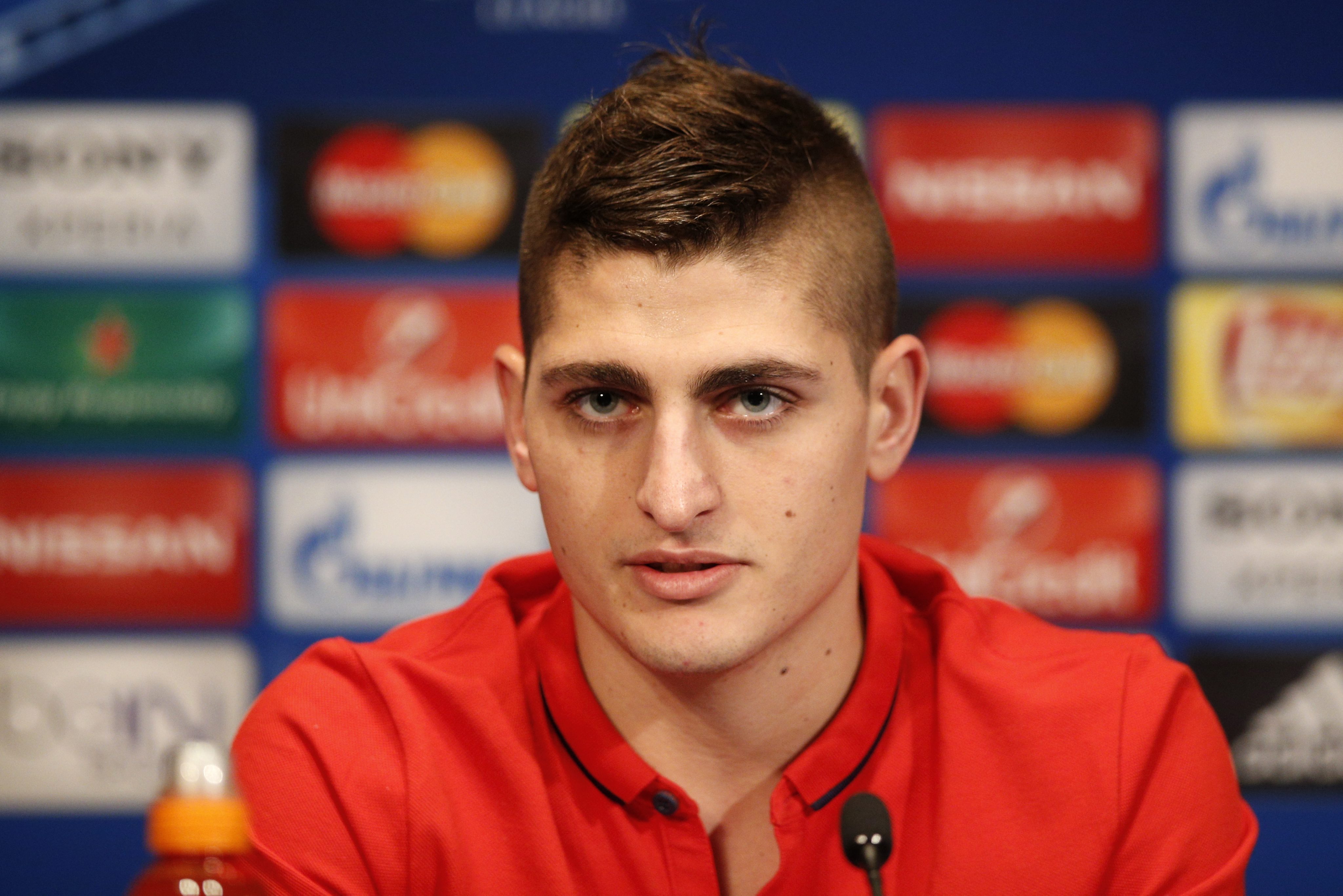 epa05162302 Midfielder of Paris Saint-Germain Marco Verratti speaks during a press conference at the Parc des Princes Stadium in Paris, France, 15 February 2016. Paris Saint-Germain will play against Chelsea in an UEFA Champions League Round of 16 soccer match on 16 February.  EPA/YOAN VALAT