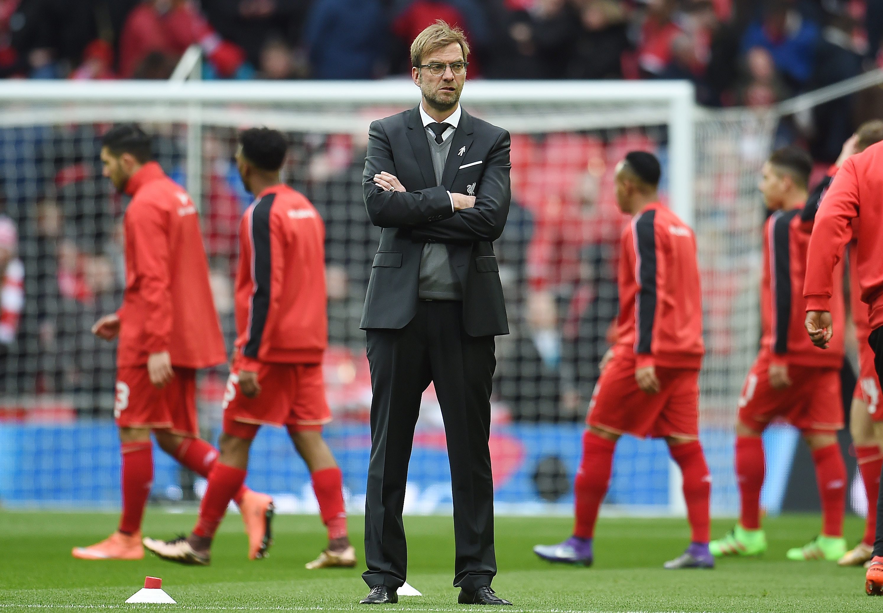 epa05185326 Liverpool manager Juergen Klopp looks over the Man City team as they warm up ahead of the English Capital One Cup final at Wembley Stadium in London, Britain, 28 February 2016.  EPA/ANDY RAIN EDITORIAL USE ONLY. No use with unauthorized audio, video, data, fixture lists, club/league logos or 'live' service. Online in-match use limited to 75 images, no video emulation. No use in betting, games or single club/league/player publications