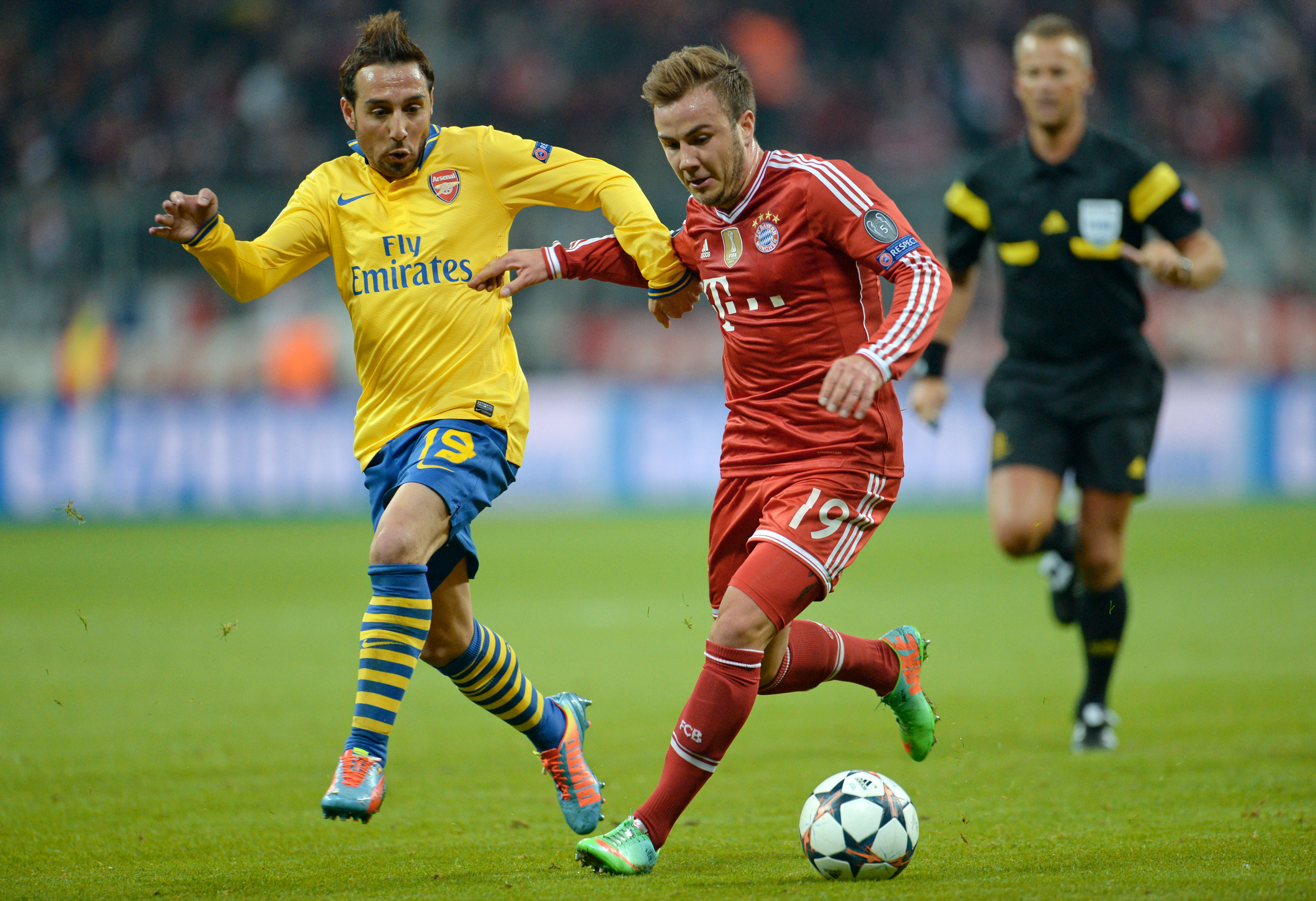 epa04120735 Munich's Mario Gotze (R) and Santi Cazorla of Arsenal in action during the UEFA Champions League round of 16 second leg soccer match between Bayern Munich and Arsenal FC in Munich, Germany, 11 March 2014.  EPA/ANDRERAS GEBERT