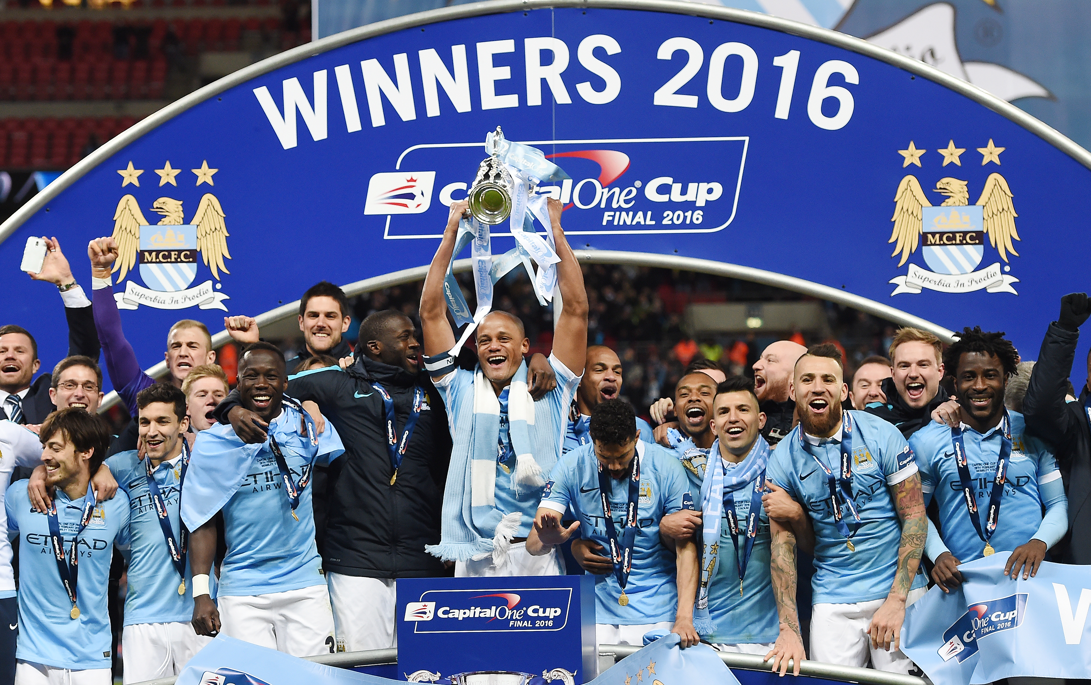 epa05185560 Manchester City's players celebrate after their penalty kick win over Liverpool  during the English Capital One Cup final  at Wembley Stadium in London, Britain, 28 February 2016.  EPA/ANDY RAIN EDITORIAL USE ONLY. No use with unauthorized audio, video, data, fixture lists, club/league logos or 'live' service. Online in-match use limited to 75 images, no video emulation. No use in betting, games or single club/league/player publications