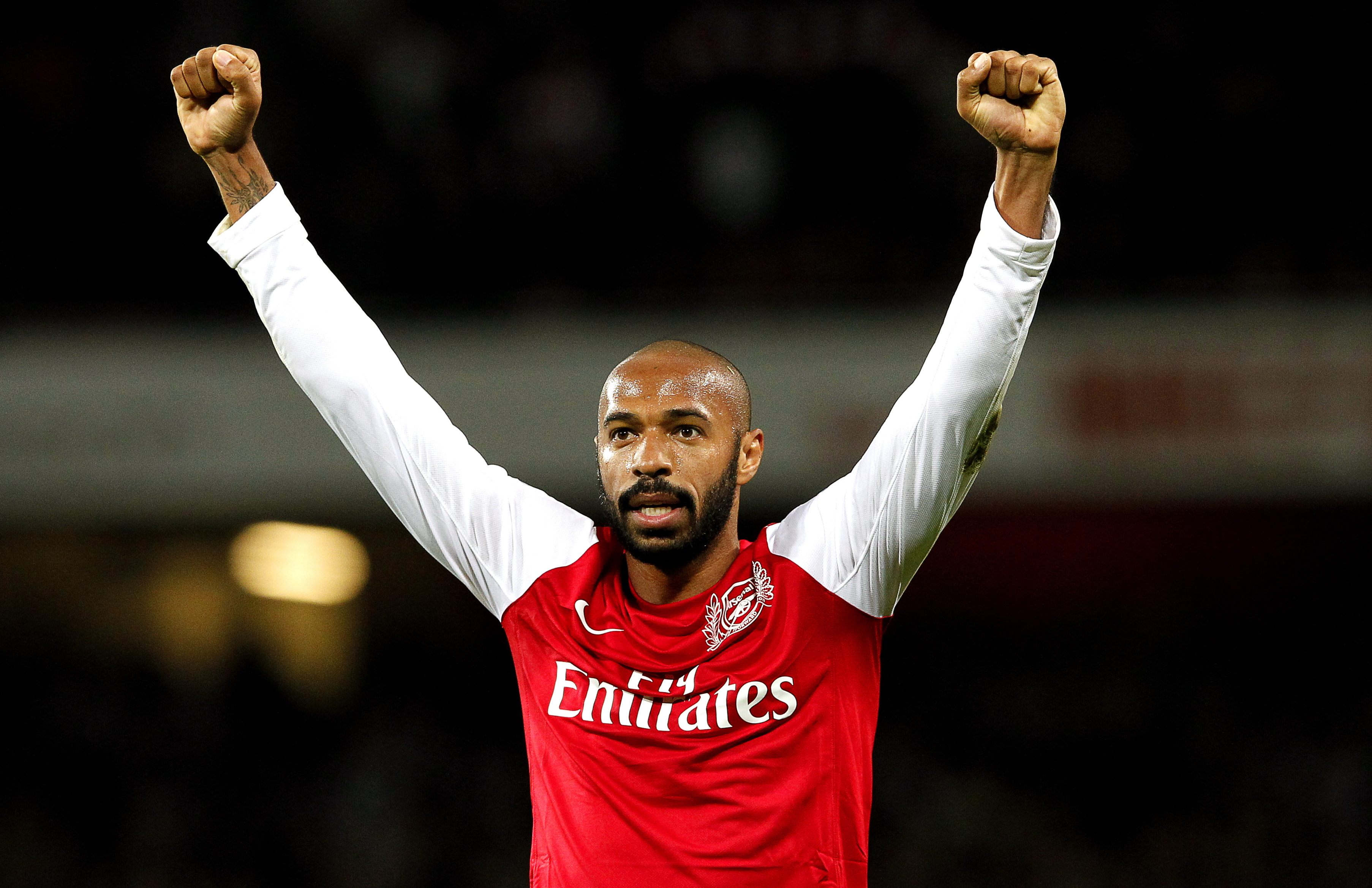 epa03054861 Arsenal's Thierry Henry celebrates after  their English FA Cup soccer match at Emirates Stadium in London, Britain, on 09 January 2012.  EPA/KERIM OKTEN DataCo terms and conditions apply. http//www.epa.eu/downloads/DataCo-TCs.pdf