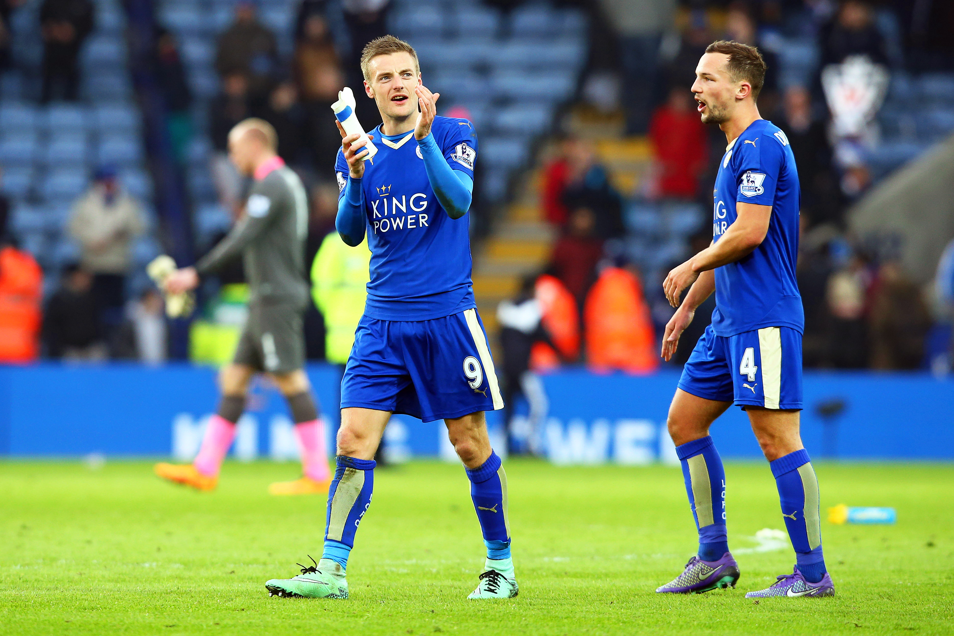 epa05184057 Leicester City players Jamie Vardy (L) and Daniel Drinkwater (R) applaud the fans the English Premier League soccer match between Leicester City and Norwich City in Leicester, Britain, 27 February 2016. Leicester won 1-0.  EPA/TIM KEETON EDITORIAL USE ONLY. No use with unauthorized audio, video, data, fixture lists, club/league logos or 'live' services. Online in-match use limited to 75 images, no video emulation. No use in betting, games or single club/league/player publications.