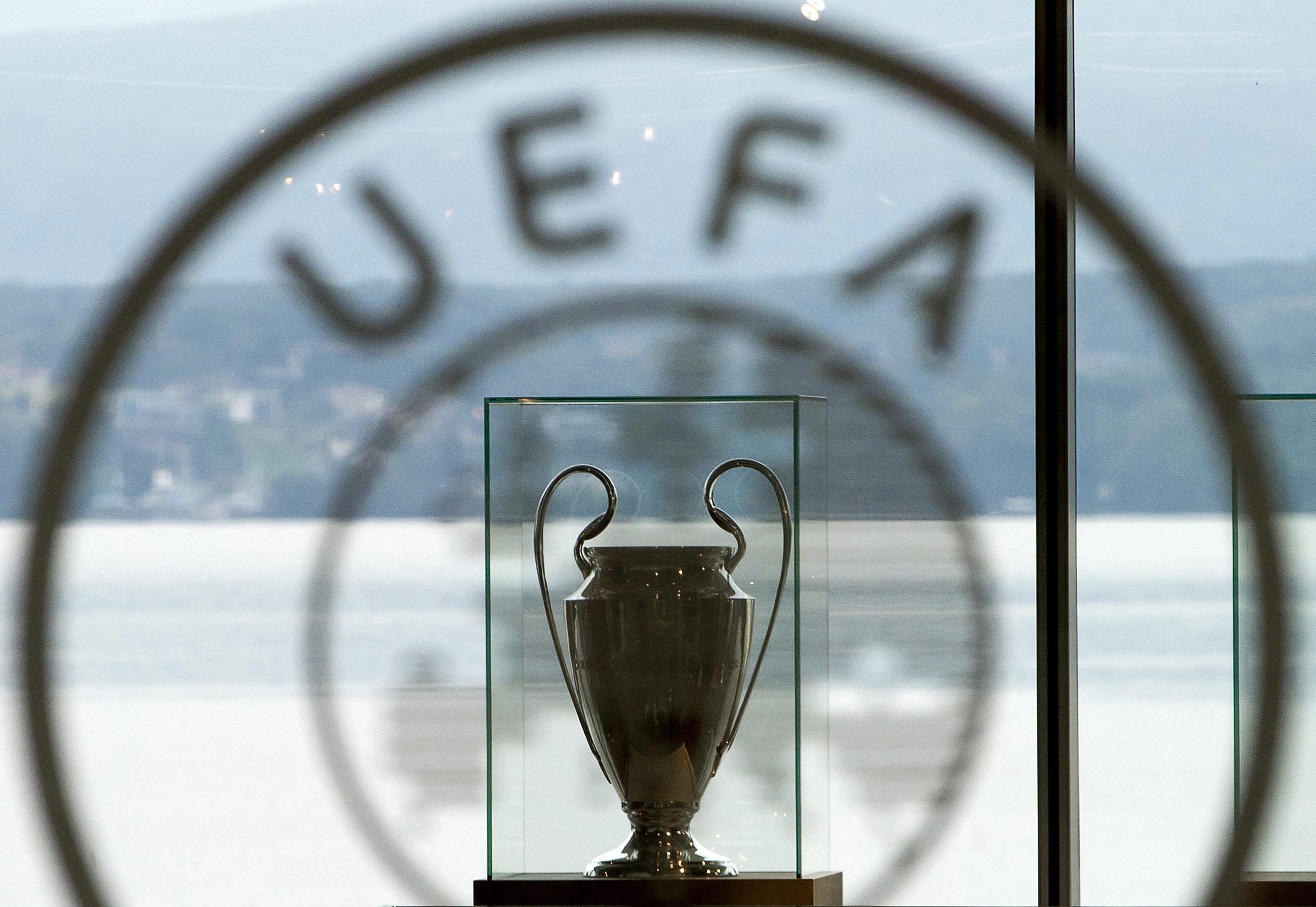 epa05246551 (FILE) The UEFA Champions League trophy displayed at the UEFA headquarters in Nyon, Switzerland, 18 September 2014. Swiss federal police raided UEFA offices in Nyon 06 April 2016 in relation to Tv contract details leaked in the Panama Papers.  EPA/JEAN-CHRISTOPHE BOTT