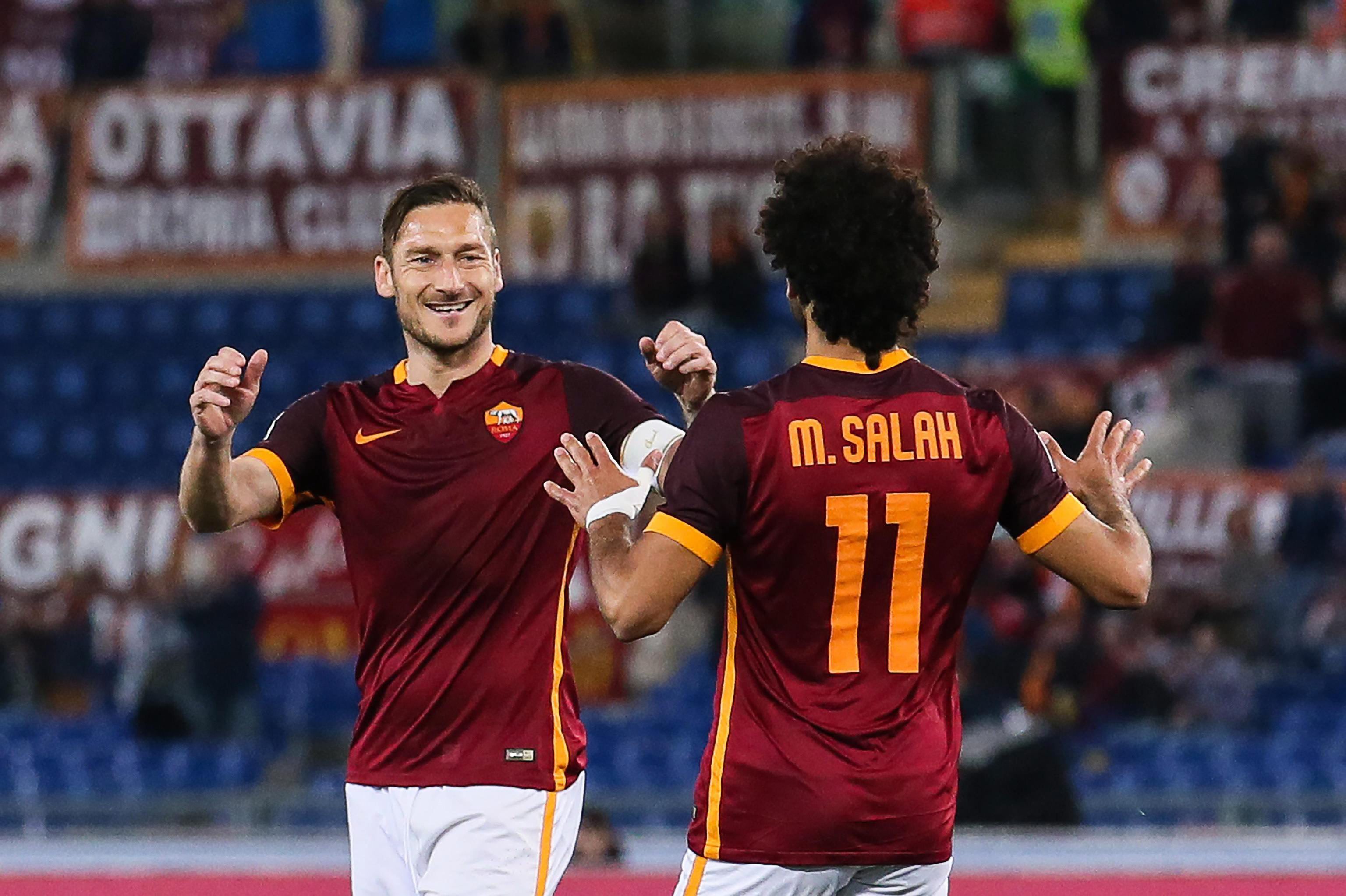 Roma's Mohamed Salah (R) celebrates scoring the 1-1 equaliser goal with Francesco Totti (L) during the Italian Serie A soccer match between AS Roma and FC Bologna at the Olimpico stadium in Rome, Italy, 11 April 2016.  (Photo by Alessandro Di Meo/EPA)
