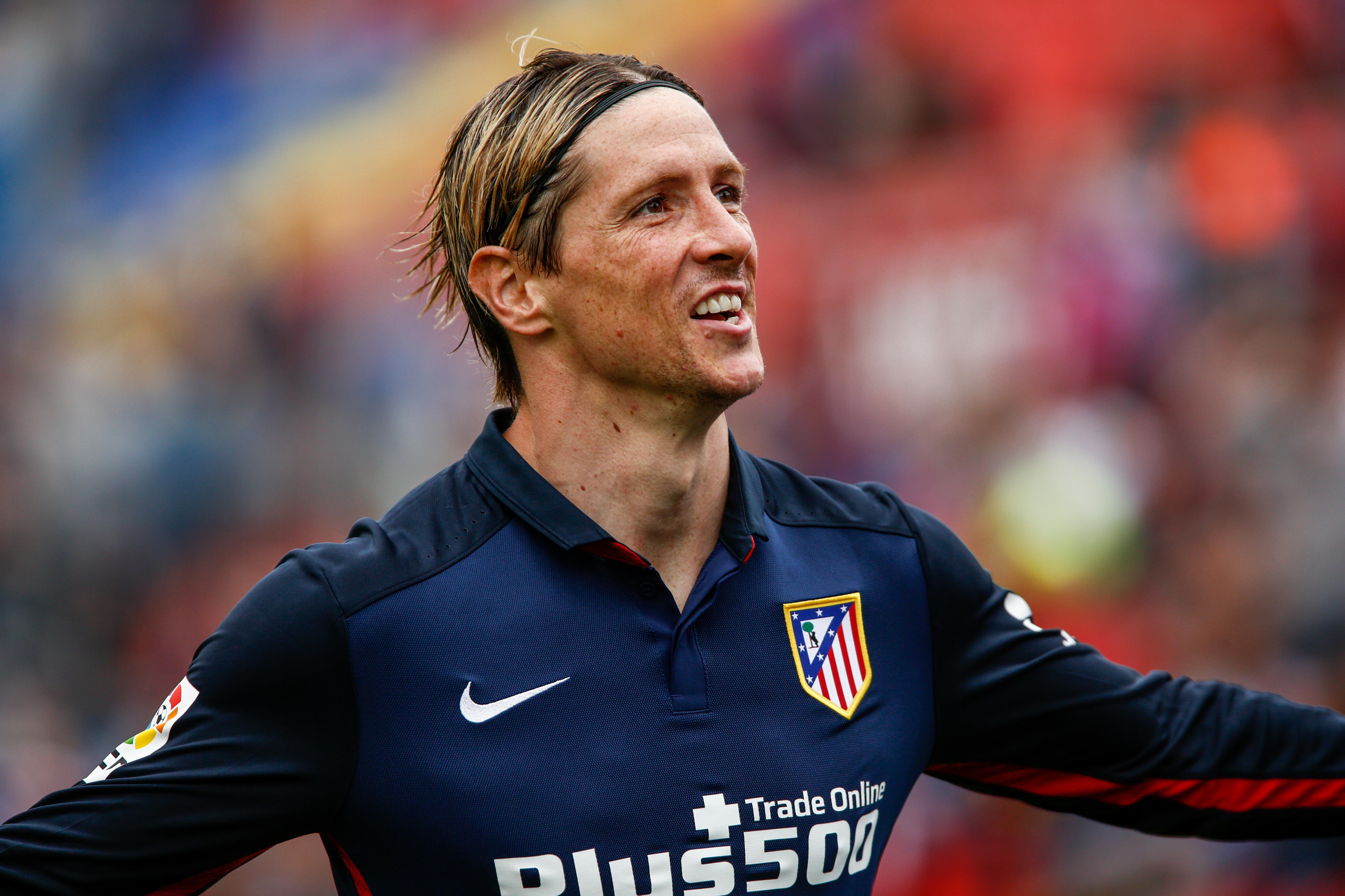 Atletico's forward Fernando Torres celebrates a goal during the Spanish league football match Levante UD vs Club Atletico de Madrid at the Ciutat de Valencia stadium in Valencia on May 8, 2016. / AFP / BIEL ALINO        (Photo credit should read BIEL ALINO/AFP/Getty Images)