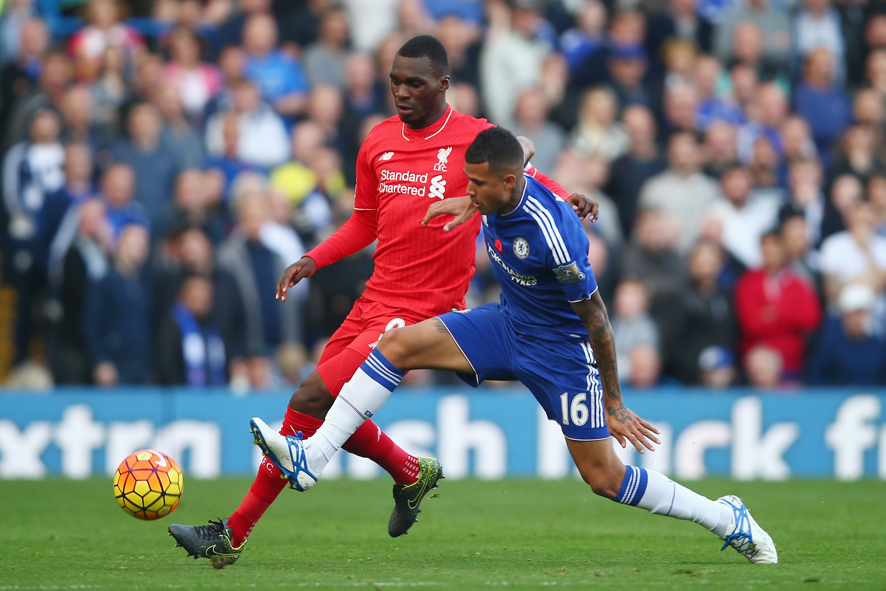 LONDON, ENGLAND - OCTOBER 31: Kenedy of Chelsea and Christian Benteke of Liverpool compete for the ball during the Barclays Premier League match between Chelsea and Liverpool at Stamford Bridge on October 31, 2015 in London, England.  (Photo by Clive Rose/Getty Images)