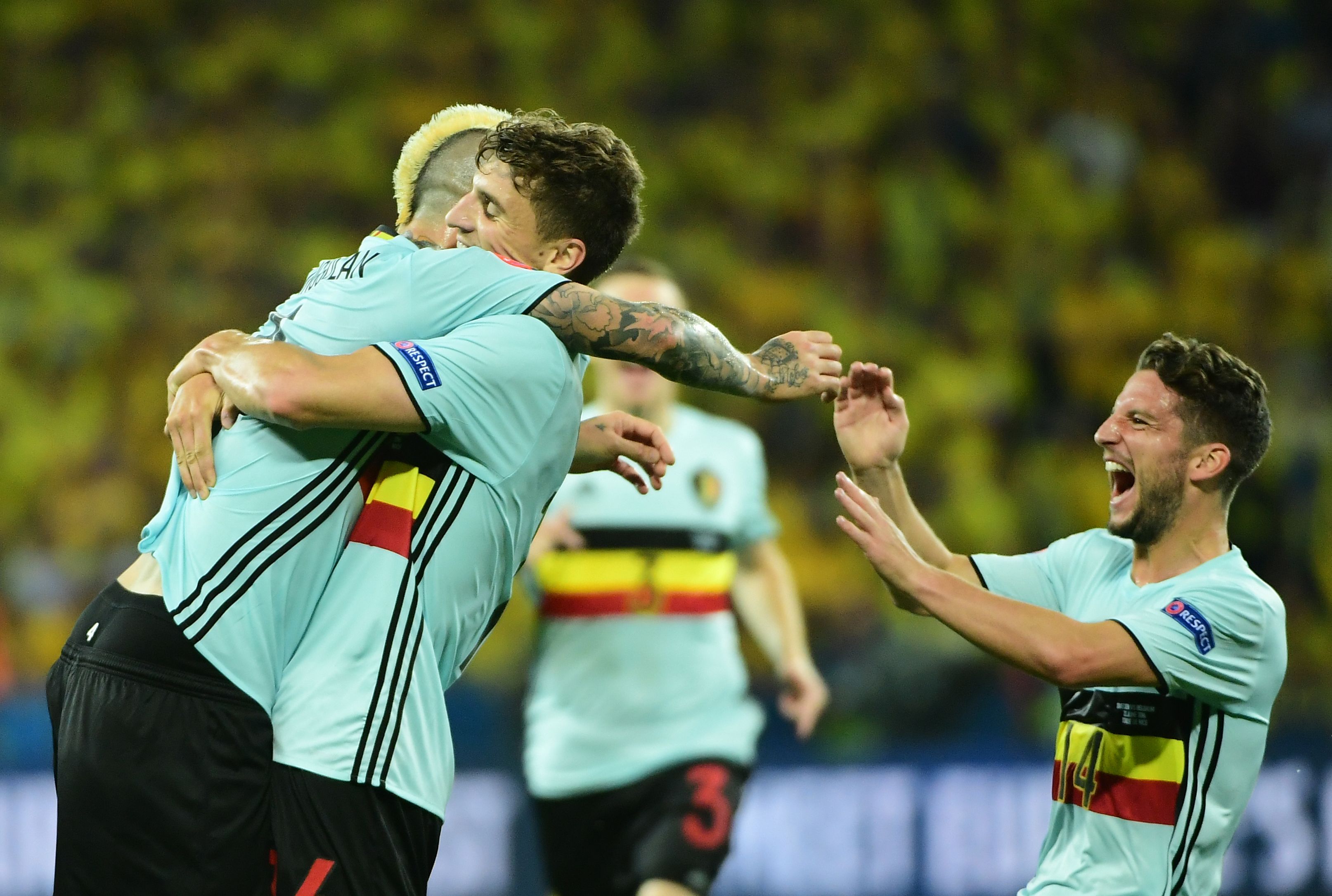 Belgium's midfielder Radja Nainggolan (L) celebrates a goal with teammates during the Euro 2016 group E football match between Sweden and Belgium at the Allianz Riviera stadium in Nice on June 22, 2016. / AFP / EMMANUEL DUNAND        (Photo credit should read EMMANUEL DUNAND/AFP/Getty Images)