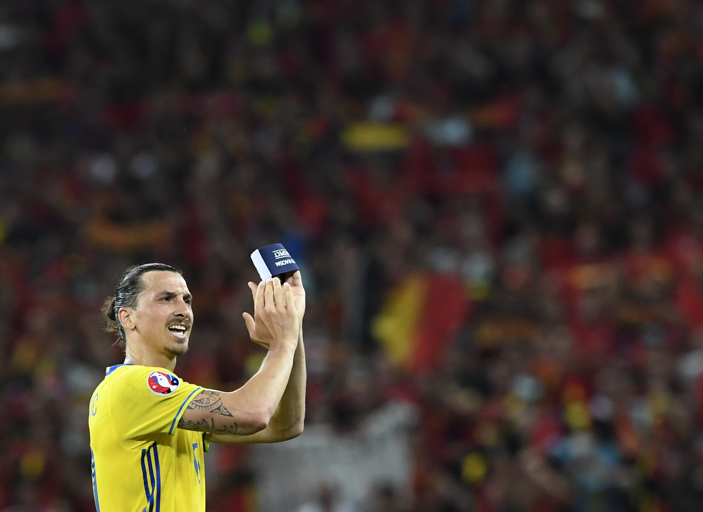 Sweden's forward Zlatan Ibrahimovic applauds to acknowledge the spectators at the end of the Euro 2016 group E football match between Sweden and Belgium at the Allianz Riviera stadium in Nice on June 22, 2016. / AFP / JONATHAN NACKSTRAND        (Photo credit should read JONATHAN NACKSTRAND/AFP/Getty Images)