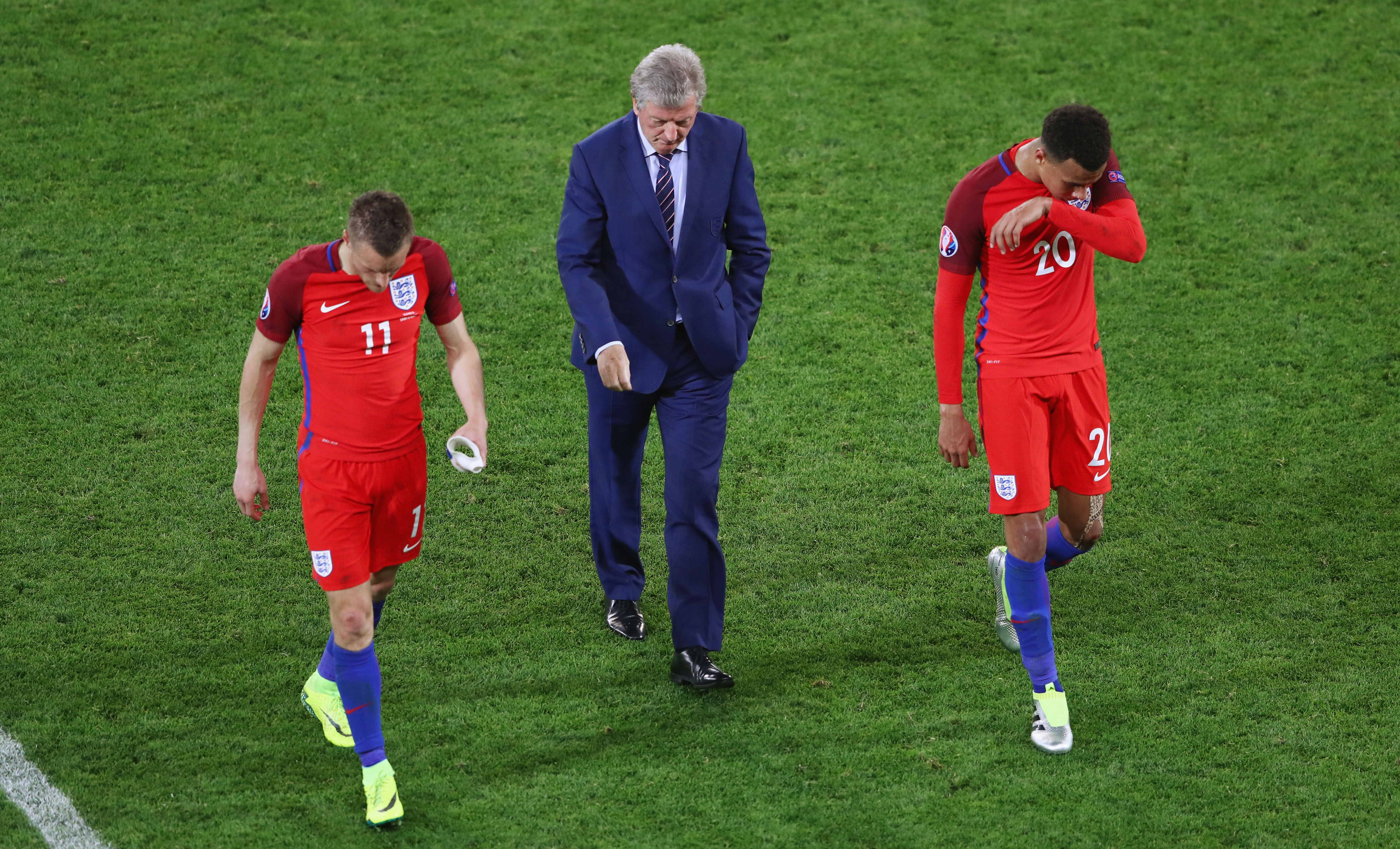 SAINT-ETIENNE, FRANCE - JUNE 20: (L to R) Jamie Vardy, manager Roy Hodgson and Dele Alli of England show their frustration after their scoreless draw in the UEFA EURO 2016 Group B match between Slovakia and England at Stade Geoffroy-Guichard on June 20, 2016 in Saint-Etienne, France.  (Photo by Michael Steele/Getty Images)