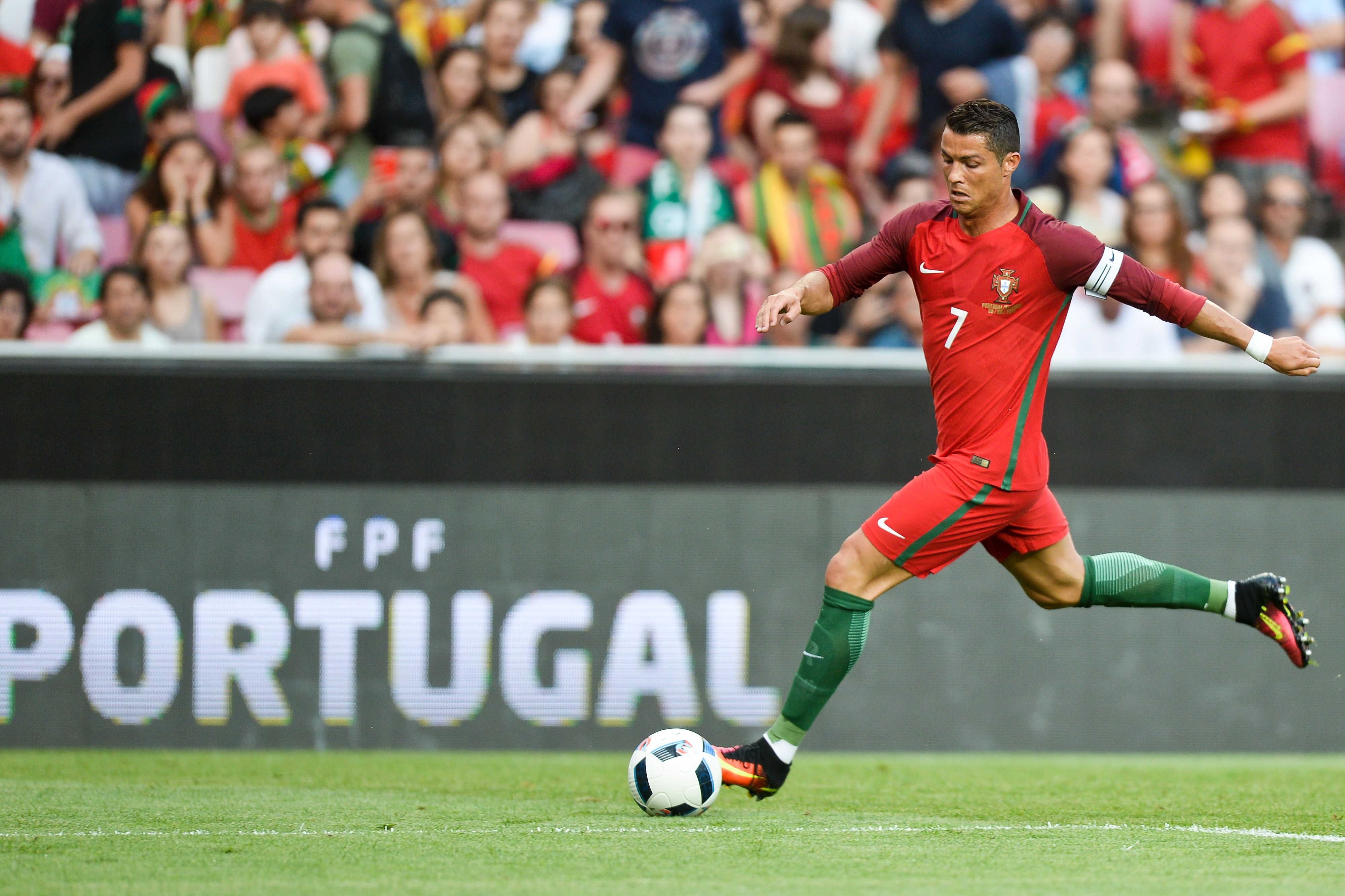 Portugal's forward Cristiano Ronaldo controls the ball during the friendly football match Portugal vs Estonia at Luz stadium in Lisbon on June 8, 2016, in preparation for the upcoming UEFA Euro 2016 Championship. / AFP / PATRICIA DE MELO MOREIRA        (Photo credit should read PATRICIA DE MELO MOREIRA/AFP/Getty Images)