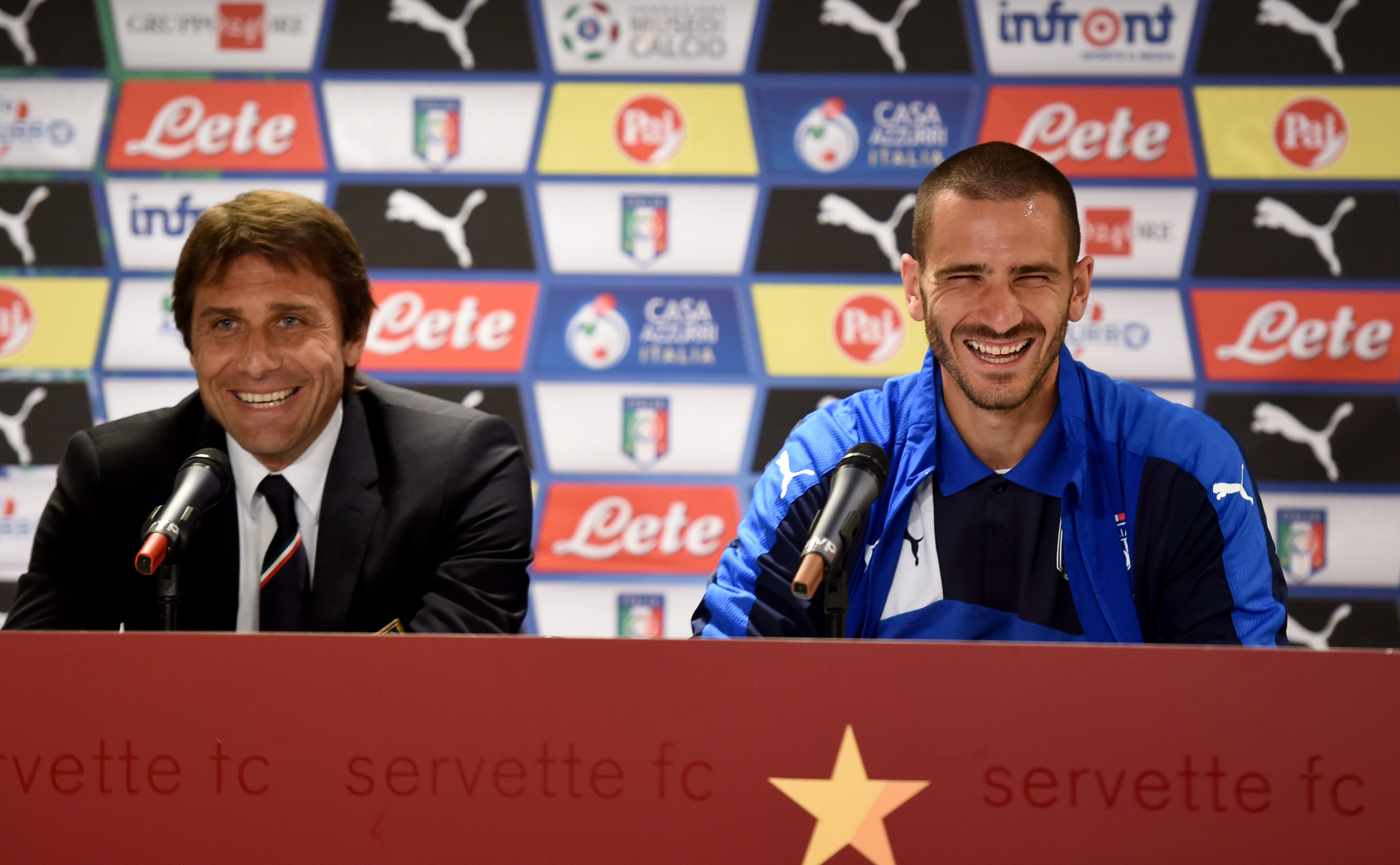 GENEVA, SWITZERLAND - JUNE 15:  Head coach Antonio Conte (L) and Leonardo Bonucci during an Italy press conference at Stade de Geneve on June 15, 2015 in Geneva, Switzerland.  (Photo by Claudio Villa/Getty Images)