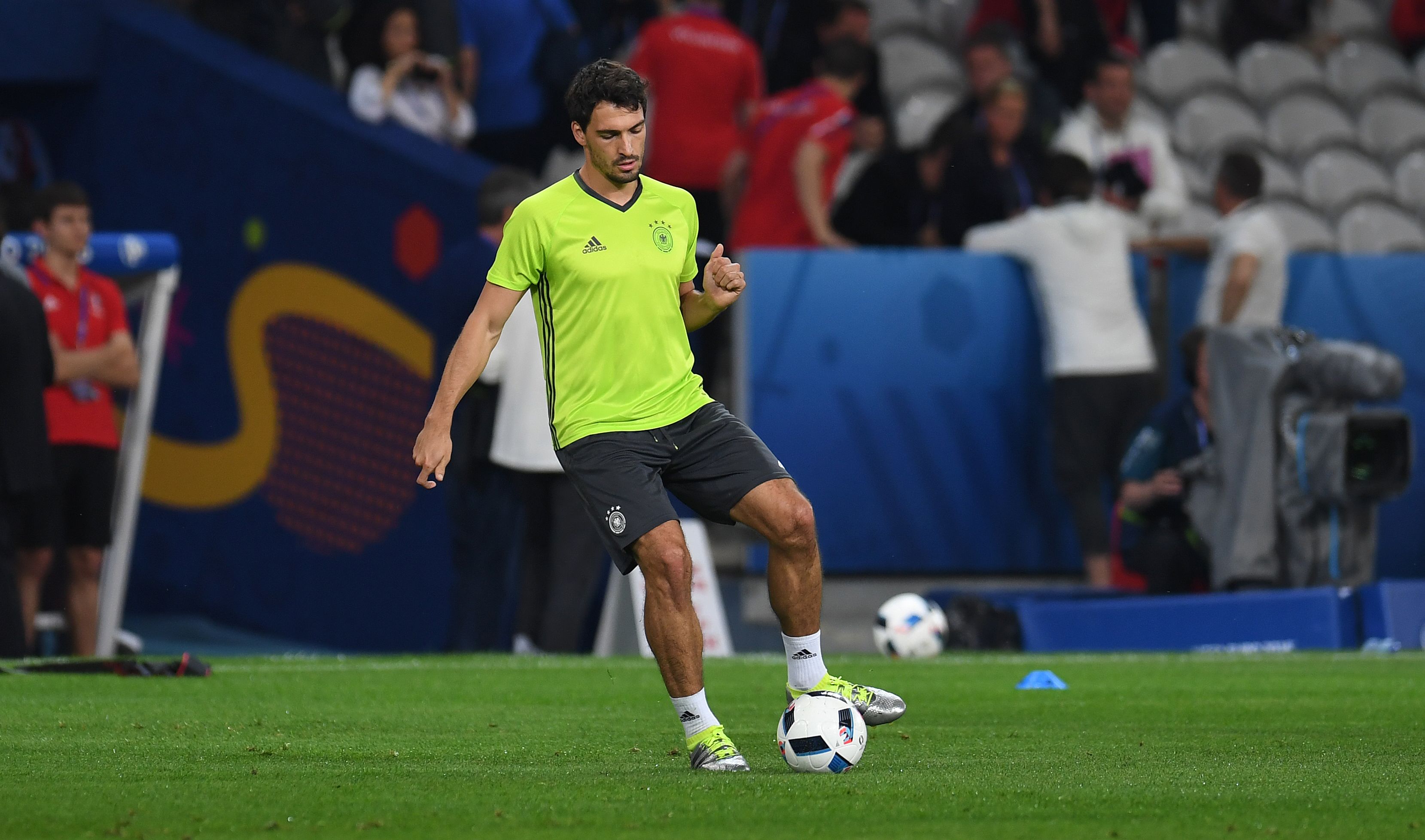 Germany's defender Mats Hummels attends a training session at the stadium Pierre Mauroy in Lille, northern France, on June 11, 2016, on the eve of the Euro 2016 football match between Germany and Ukraine. / AFP / PATRIK STOLLARZ        (Photo credit should read PATRIK STOLLARZ/AFP/Getty Images)