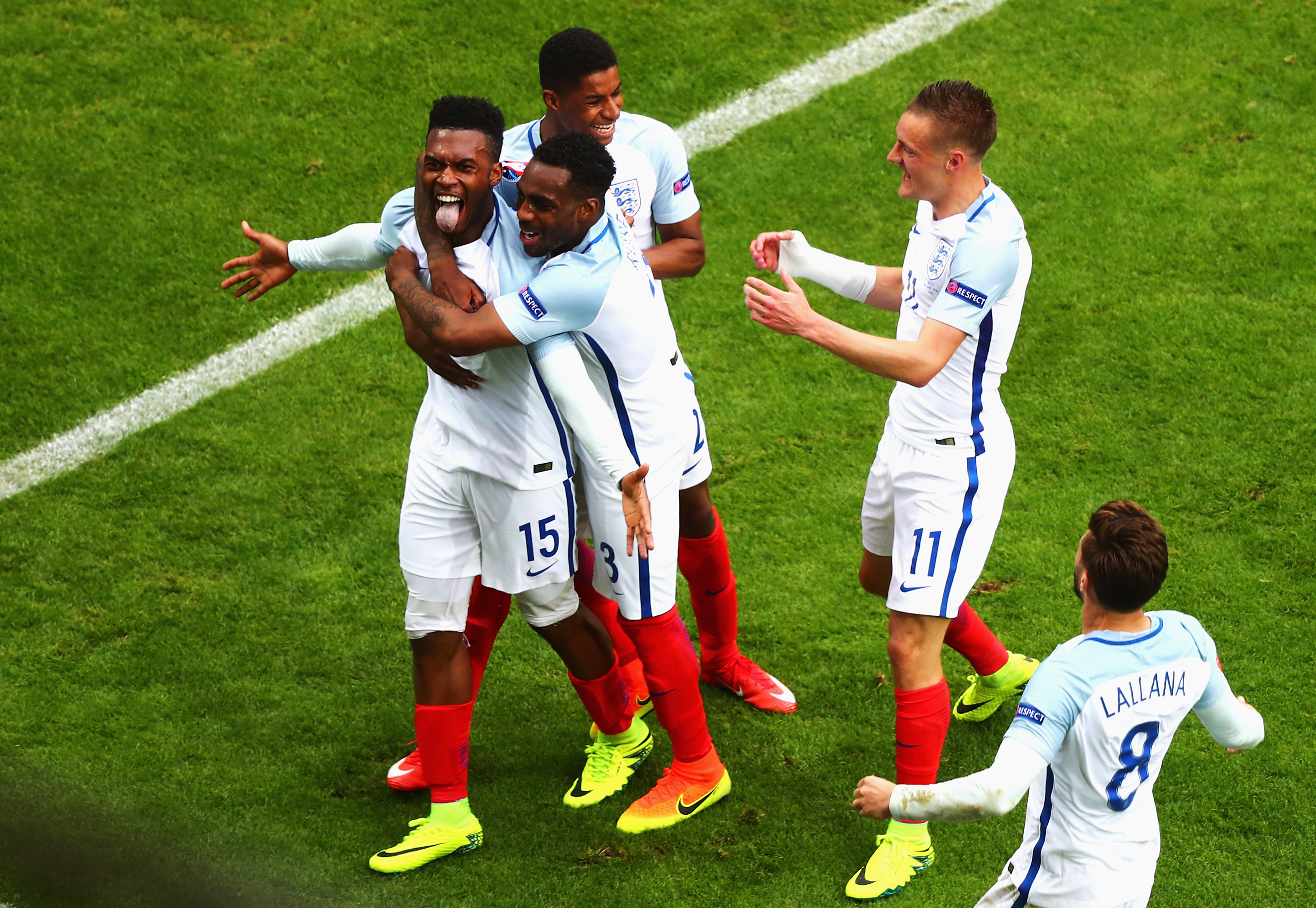 LENS, FRANCE - JUNE 16:  Daniel Sturridge (1st L) of England celebrates scoring his team's second goal with his team mates during the UEFA EURO 2016 Group B match between England and Wales at Stade Bollaert-Delelis on June 16, 2016 in Lens, France.  (Photo by Clive Rose/Getty Images)