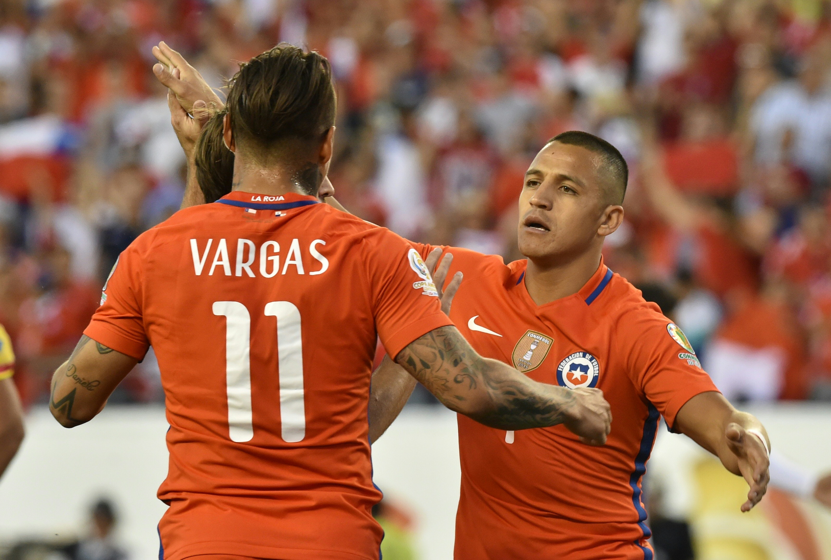 Chile's Eduardo Vargas (L) celebrates with Alexis Sanchez after scoring against Panama, during the Copa America Centenario football match in Philadelphia, Pennsylvania, United States, on June 14, 2016.  / AFP / NICHOLAS KAMM        (Photo credit should read NICHOLAS KAMM/AFP/Getty Images)