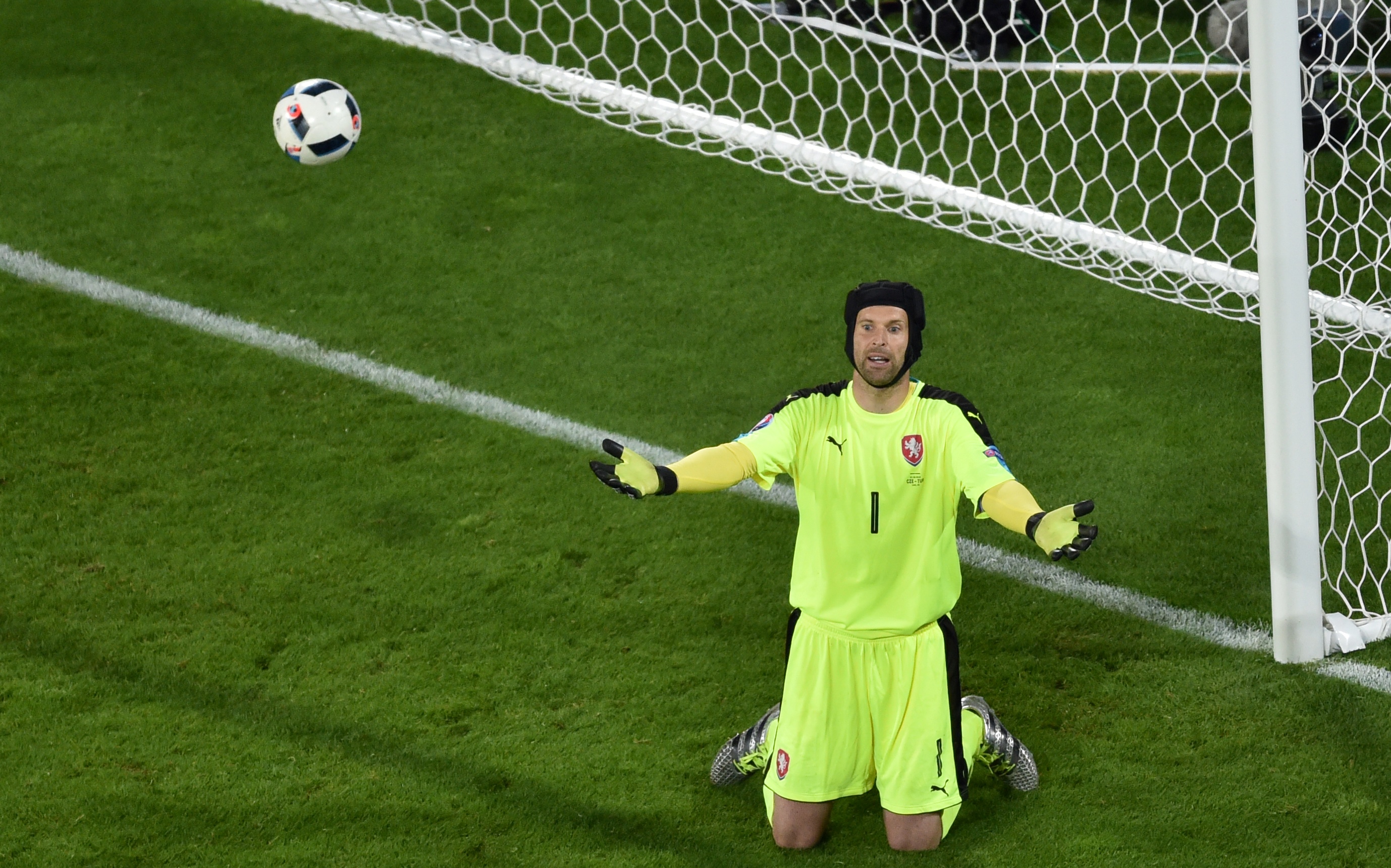 Czech Republic's goalkeeper Petr Cech reacts after conceding a goal during the Euro 2016 group D football match between Czech Republic and Turkey at Bollaert-Delelis stadium in Lens on June 21, 2016. / AFP / PHILIPPE HUGUEN        (Photo credit should read PHILIPPE HUGUEN/AFP/Getty Images)