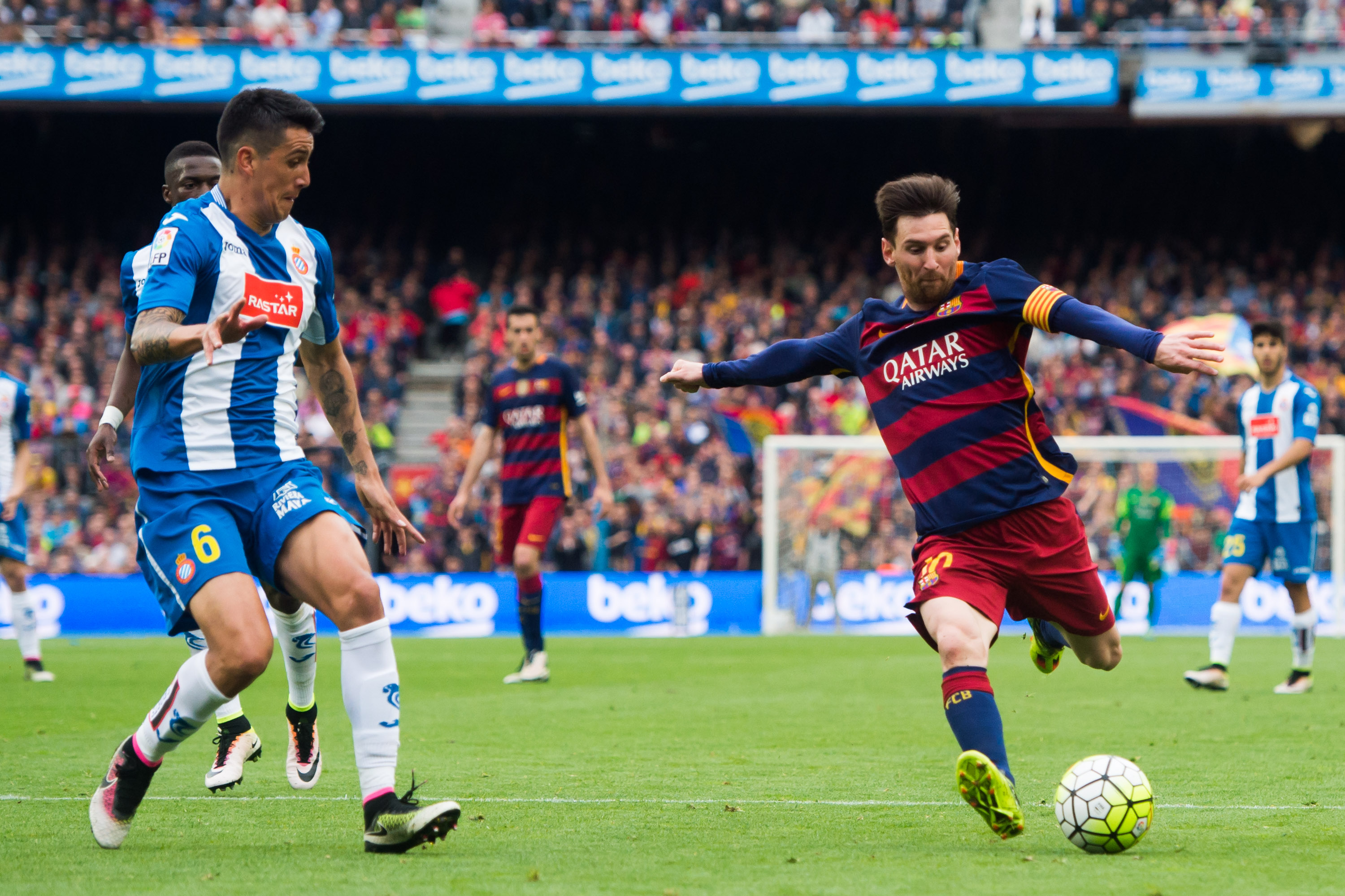 BARCELONA, SPAIN - MAY 08:  Lionel Messi of FC Barcelona kicks the ball next to Enzo Roco of RCD Espanyol during the La Liga match between FC Barcelona and RCD Espanyol at Camp Nou on May 8, 2016 in Barcelona, Spain.  (Photo by Alex Caparros/Getty Images)