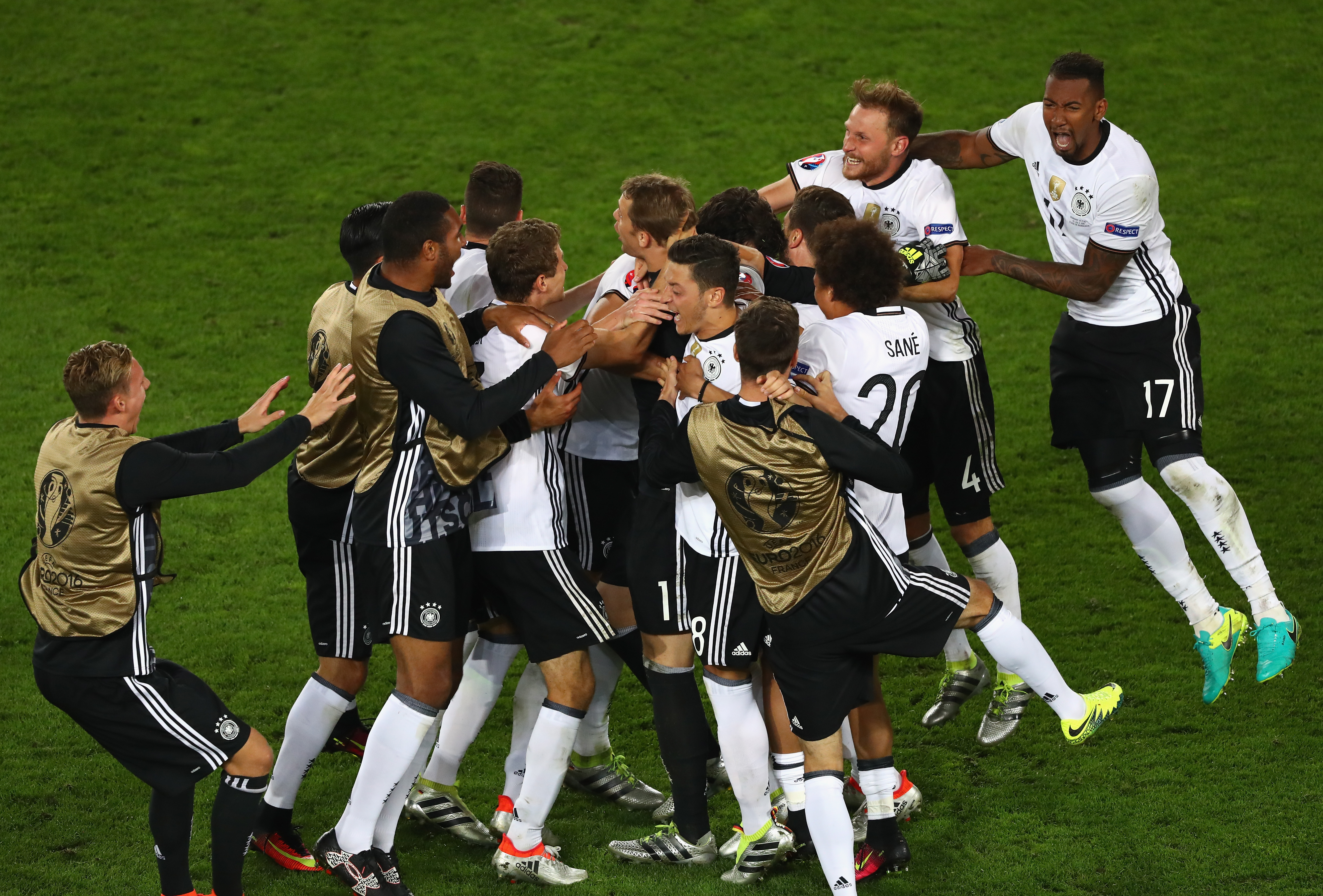 BORDEAUX, FRANCE - JULY 02:  Germany  players celebrate their win through the penalty shootout during the UEFA EURO 2016 quarter final match between Germany and Italy at Stade Matmut Atlantique on July 2, 2016 in Bordeaux, France.  (Photo by Lars Baron/Getty Images)