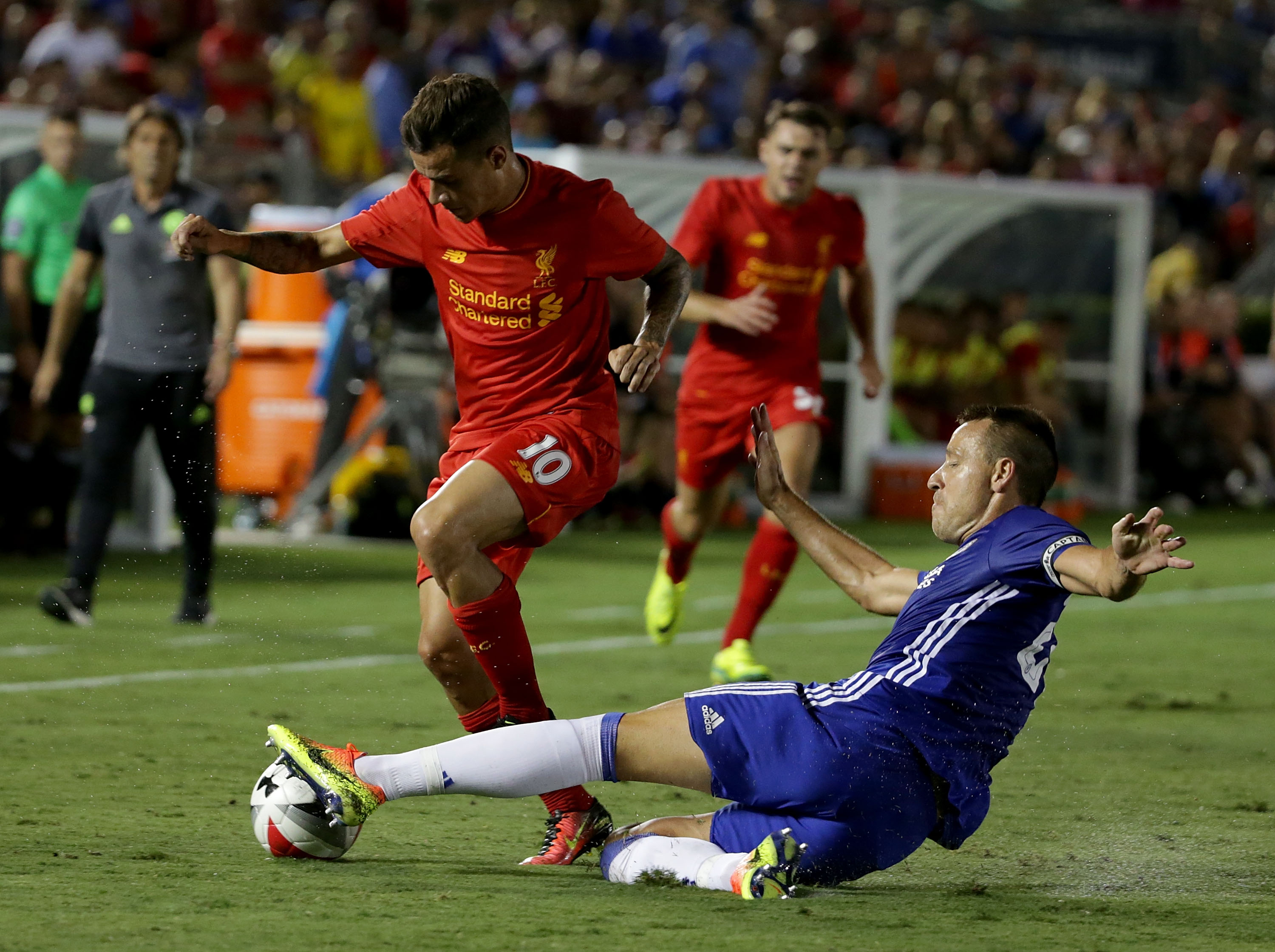 PASADENA, CA - JULY 27:  Philippe Coutinho #10 of Liverpool is tackled by John Terry #26 of Chelsea in the first half during the 2016 International Champions Cup at the Rose Bowl on July 27, 2016 in Pasadena, California.  (Photo by Jeff Gross/Getty Images)