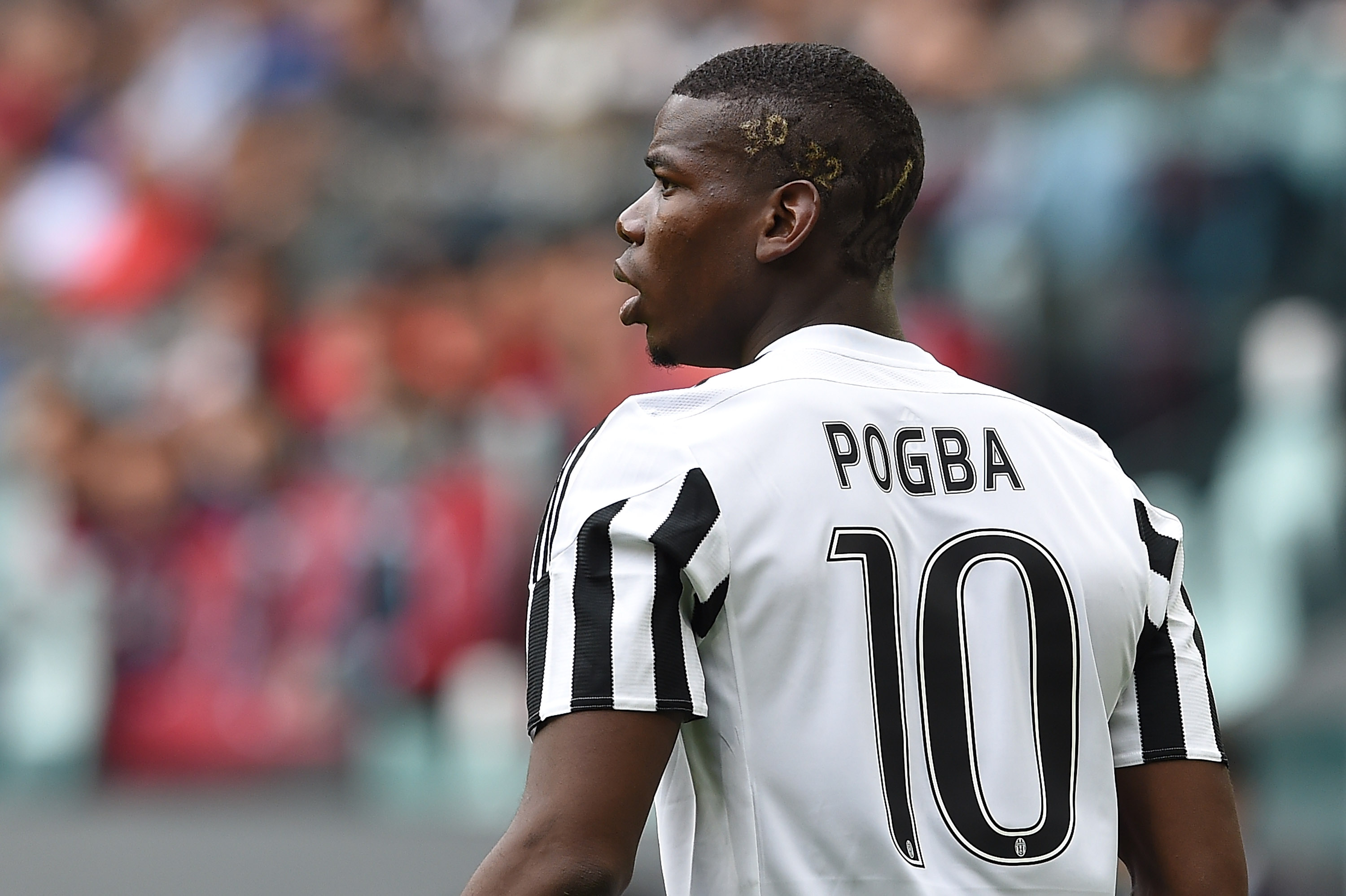 TURIN, ITALY - MAY 01:  Paul Pogba of Juventus FC shows new hairdo during the Serie A match between Juventus FC and Carpi FC at Juventus Arena on May 1, 2016 in Turin, Italy.  (Photo by Valerio Pennicino/Getty Images)