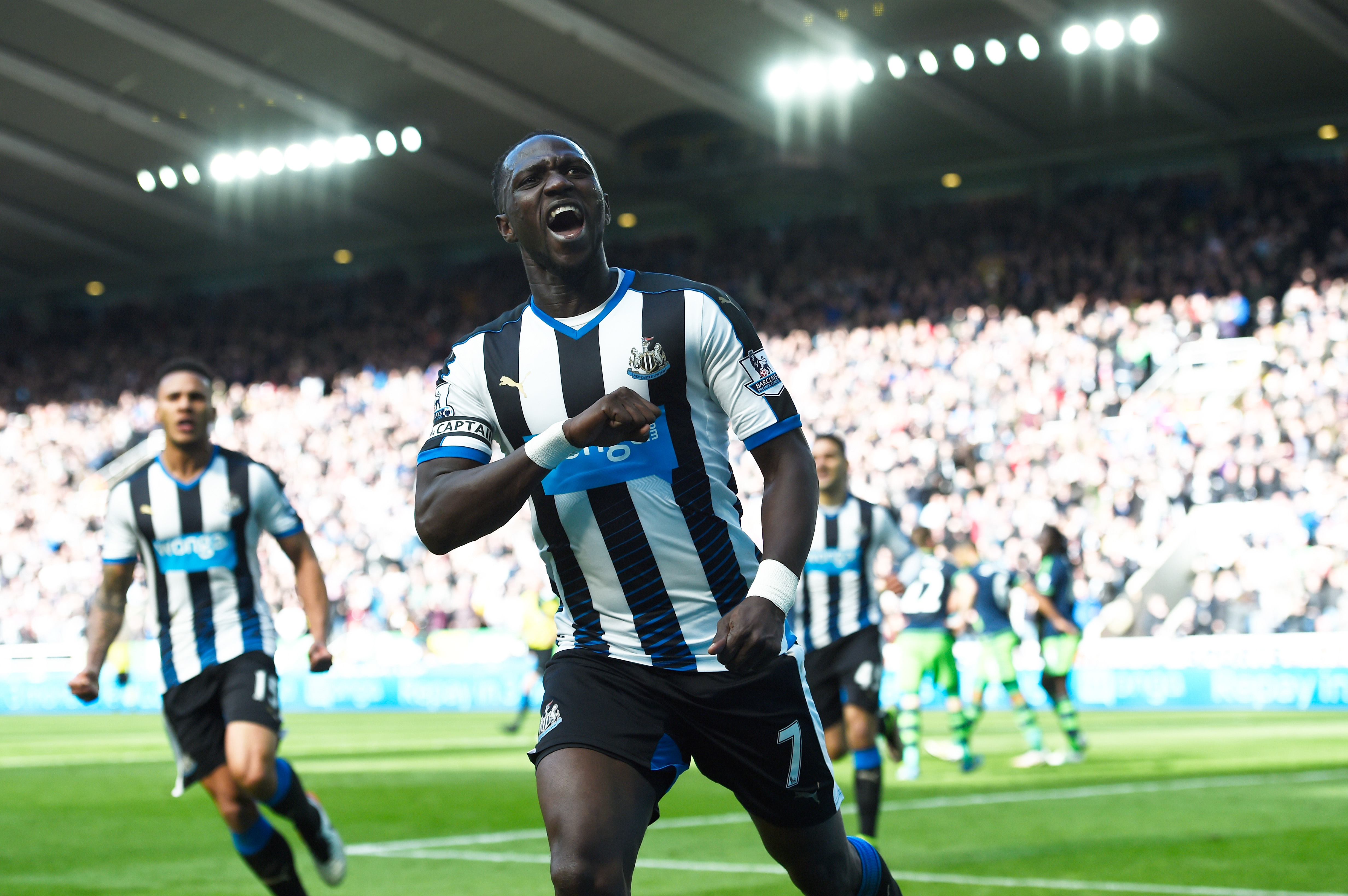 NEWCASTLE UPON TYNE, ENGLAND - APRIL 16:  Moussa Sissoko of Newcastle United celebrates scoring his sides second goal during the Barclays Premier League match between Newcastle United and Swansea City at St James' Park on April 16, 2016 in Newcastle, England.  (Photo by Stu Forster/Getty Images)