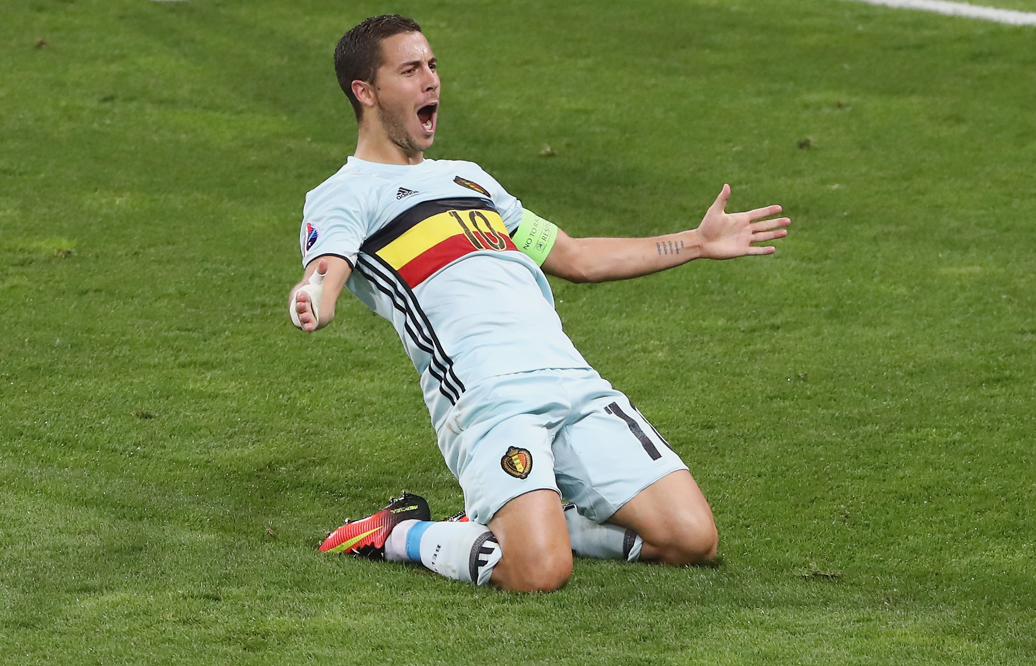 TOULOUSE, FRANCE - JUNE 26:  Eden Hazard of Belgium slides on his knees as he celebrates scoring his team's third goal during the UEFA EURO 2016 round of 16 match between Hungary and Belgium at Stadium Municipal on June 26, 2016 in Toulouse, France.  (Photo by Dean Mouhtaropoulos/Getty Images)