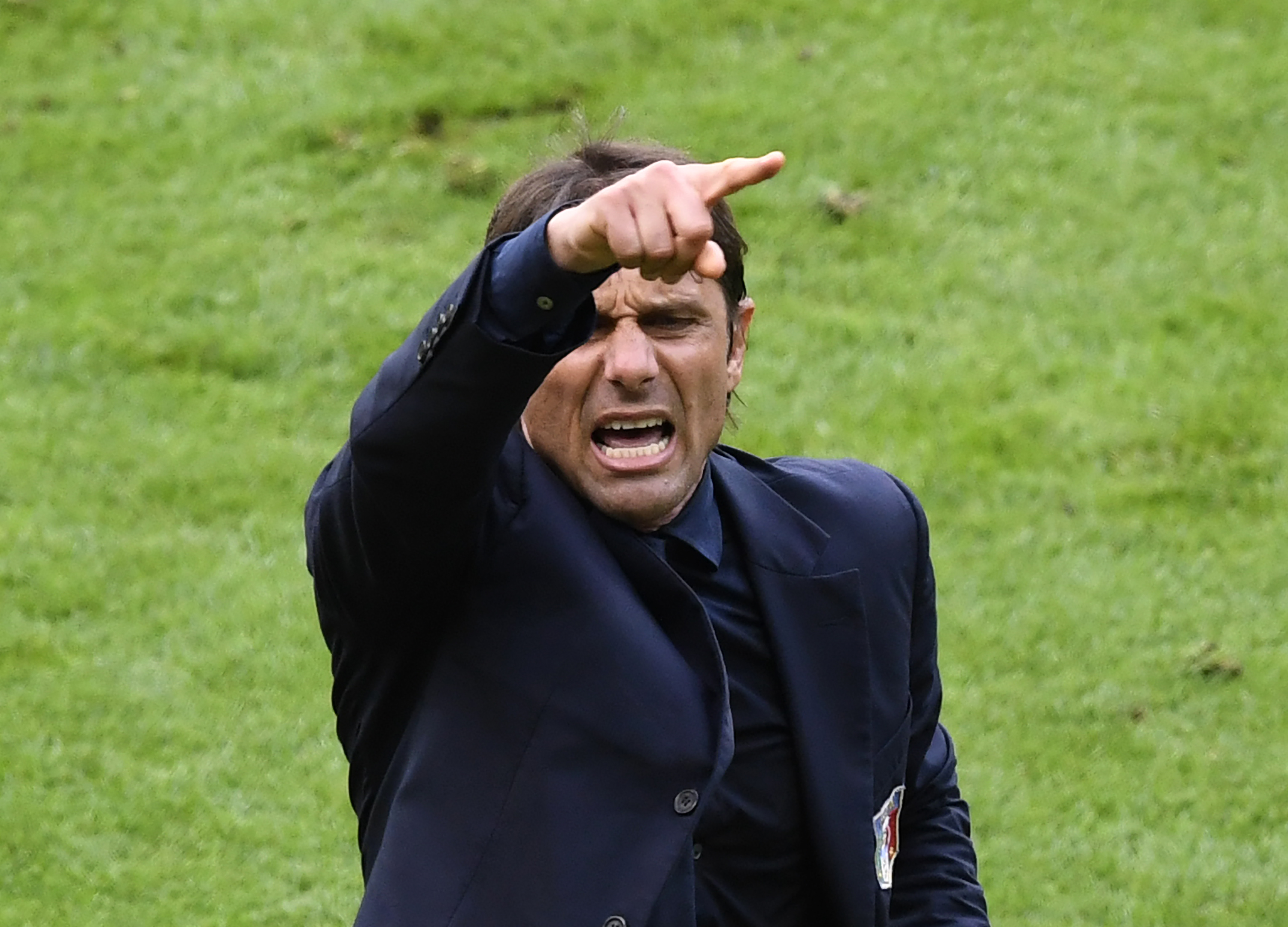 Italy's coach Antonio Conte gestures during Euro 2016 round of 16 football match between Italy and Spain at the Stade de France stadium in Saint-Denis, near Paris, on June 27, 2016.   / AFP / MIGUEL MEDINA        (Photo credit should read MIGUEL MEDINA/AFP/Getty Images)