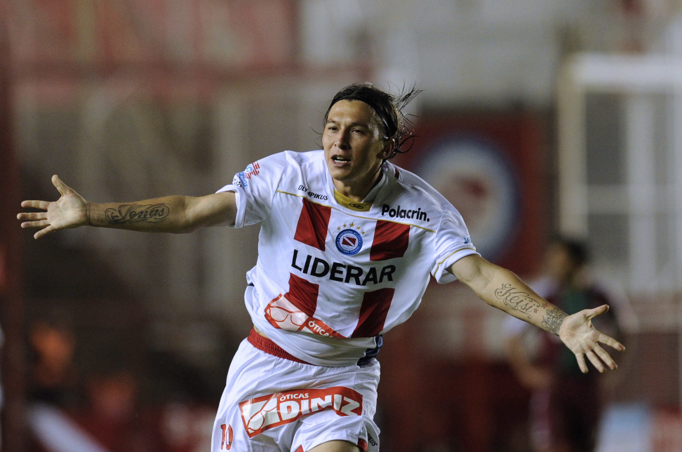Argentina's Argentinos Juniors midfielder Gustavo Oberman celebrates after scoring the team's second goal against Brazil's Fluminense during their Copa Libertadores 2011 group 3 football match at Diego Maradona stadium in Buenos Aires, Argentina, on April 20, 2011. AFP PHOTO / Juan Mabromata (Photo credit should read JUAN MABROMATA/AFP/Getty Images)