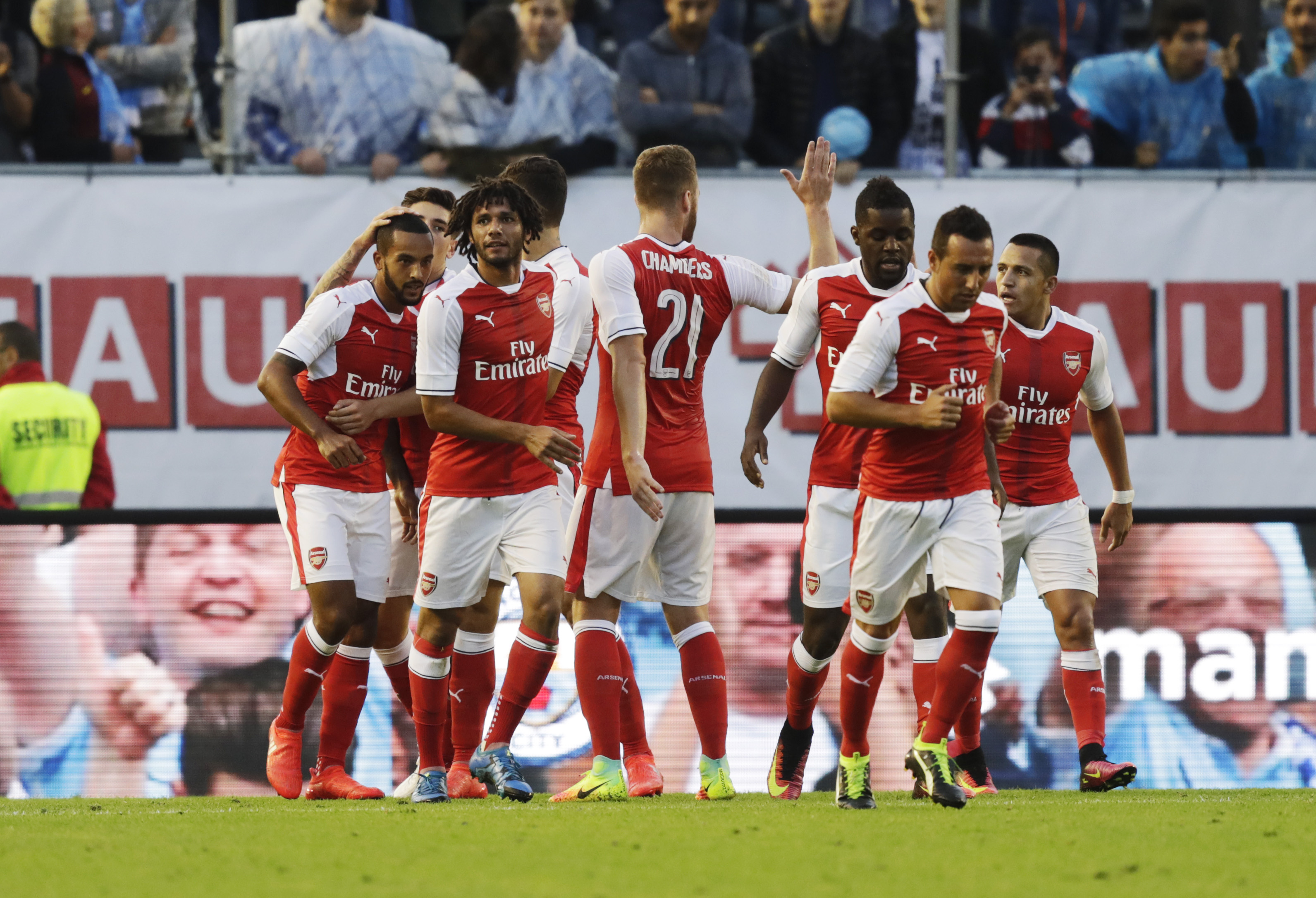 GOTHENBURG, SWEDEN - AUGUST 07: Players of Arsenal celebrates as Theo Walcott of Arsenal has scored to 2-1 during the Pre-Season Friendly between Arsenal and Manchester City at Ullevi on August 7, 2016 in Gothenburg, Sweden. (Photo by Nils Petter Nilsson/Ombrello/Getty Images)