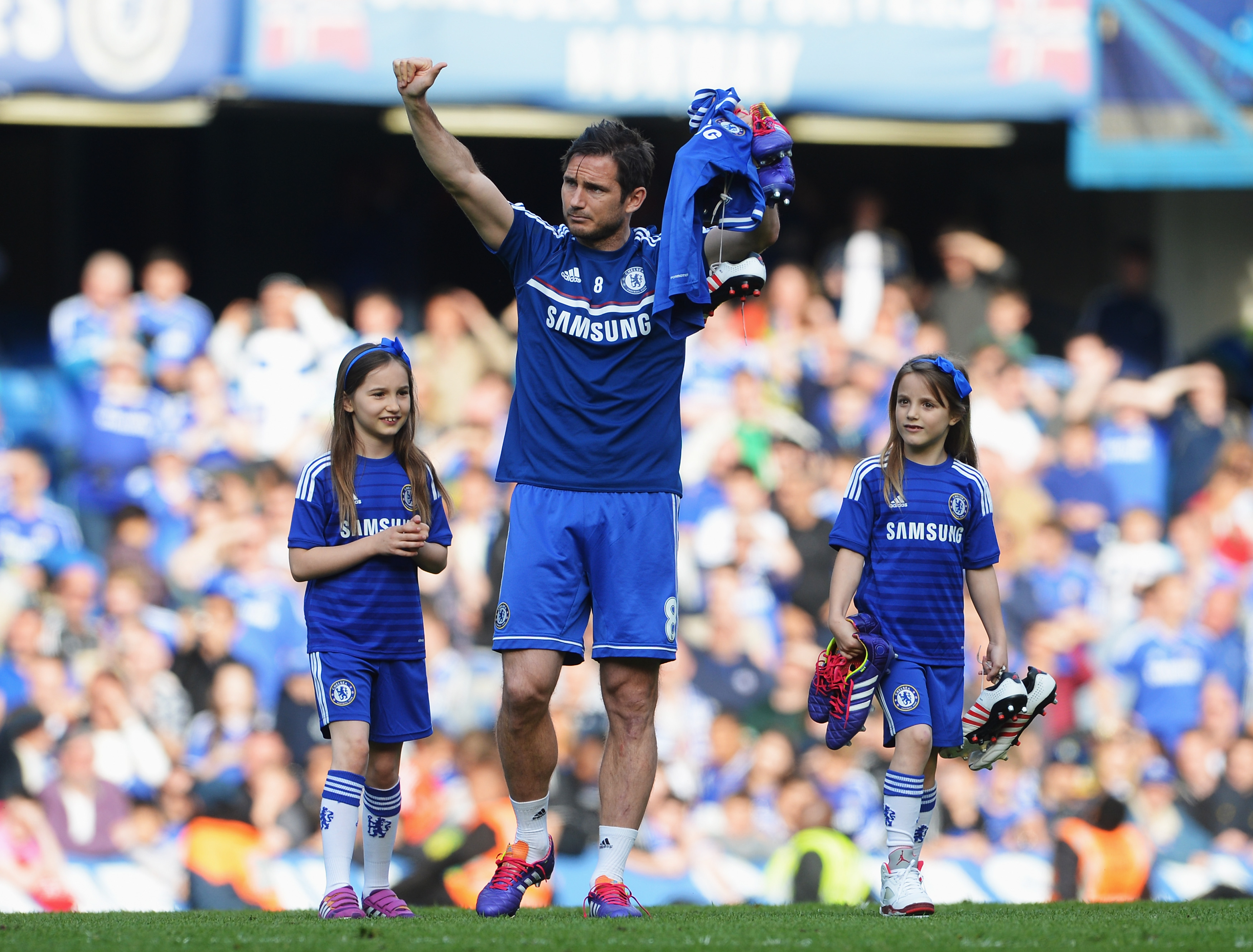 LONDON, ENGLAND - MAY 04:  Frank Lampard of Chelsea and his daughters Luna and Isla appear on the pitch following the Barclays Premier League match between Chelsea and Norwich City at Stamford Bridge on May 4, 2014 in London, England.  (Photo by Michael Regan/Getty Images)