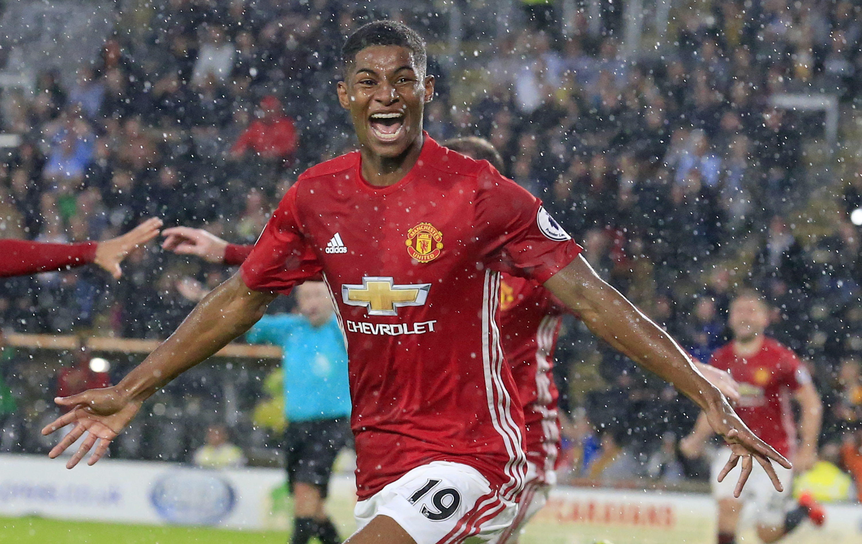 Manchester United's English striker Marcus Rashford celebrates after scoring their late winning goal during the English Premier League football match between Hull City and Manchester United at the KCOM Stadium in Kingston upon Hull, north east England on August 27, 2016.
Manchester united won the game 1-0. / AFP / Lindsey PARNABY / RESTRICTED TO EDITORIAL USE. No use with unauthorized audio, video, data, fixture lists, club/league logos or 'live' services. Online in-match use limited to 75 images, no video emulation. No use in betting, games or single club/league/player publications.  /         (Photo credit should read LINDSEY PARNABY/AFP/Getty Images)